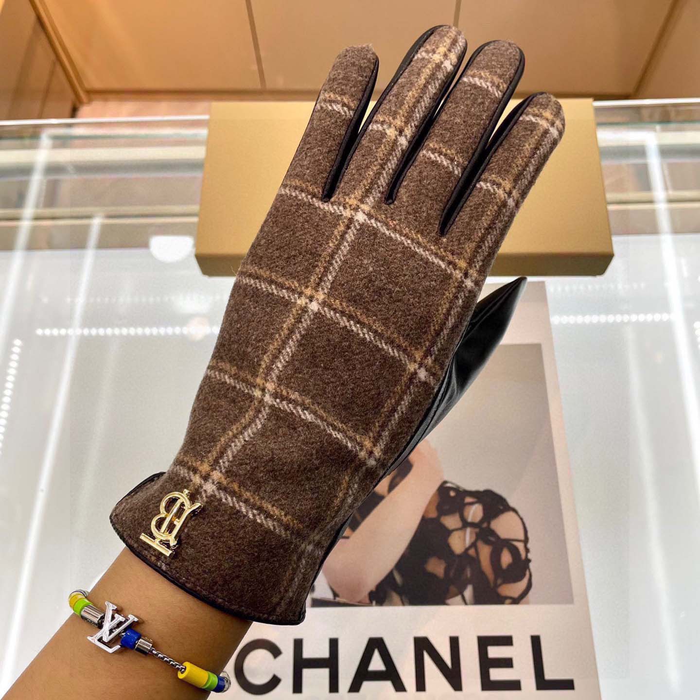 Burberry Gloves  - FashionPlug