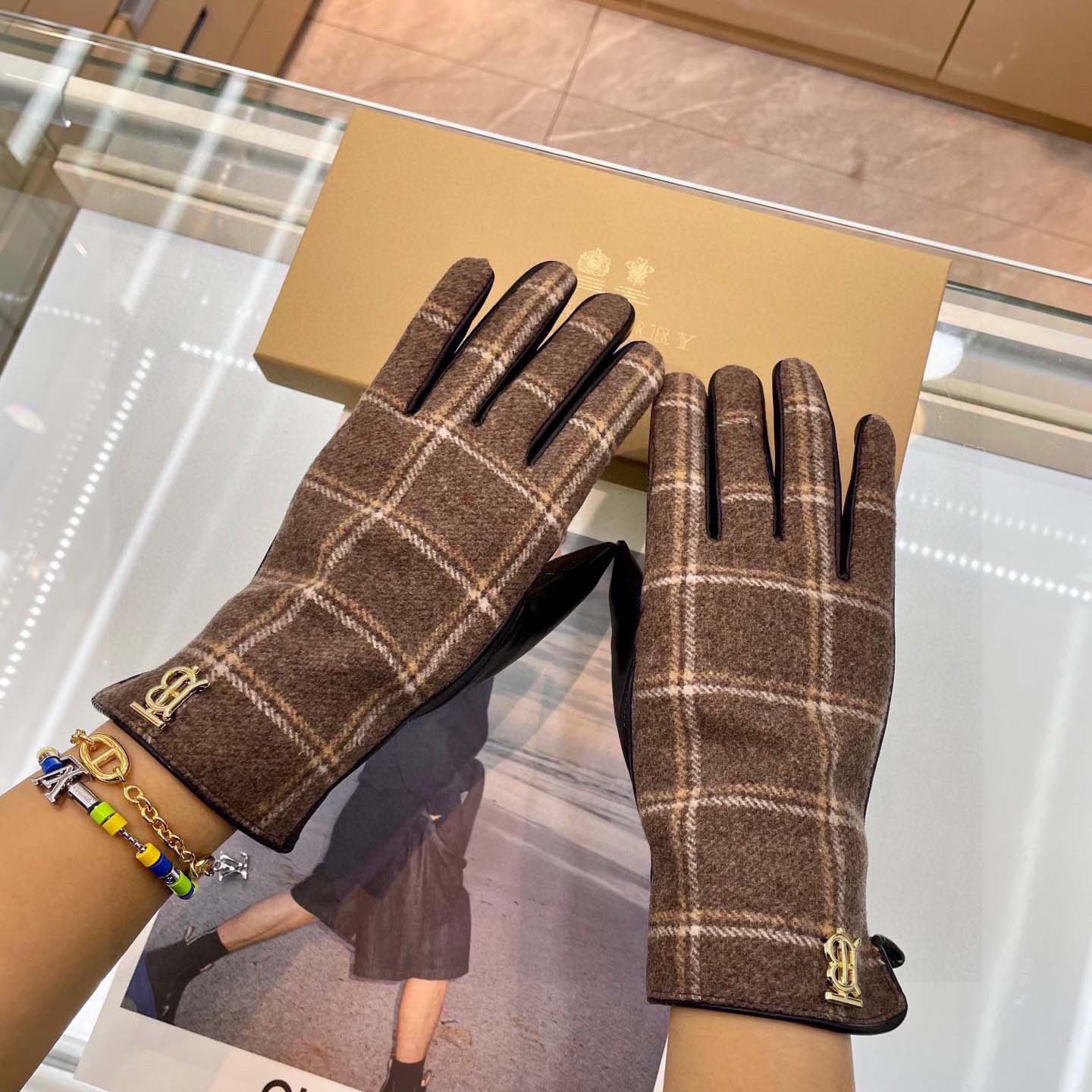 Burberry Gloves  - FashionPlug
