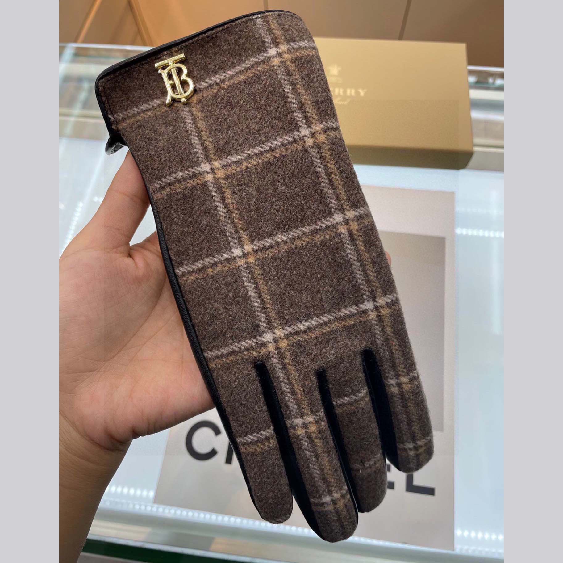 Burberry Gloves  - FashionPlug