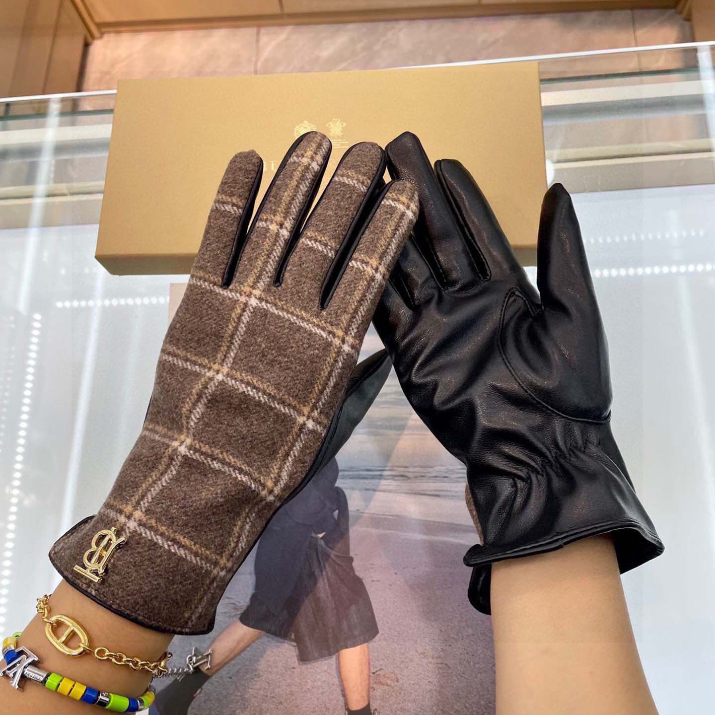 Burberry Gloves  - FashionPlug