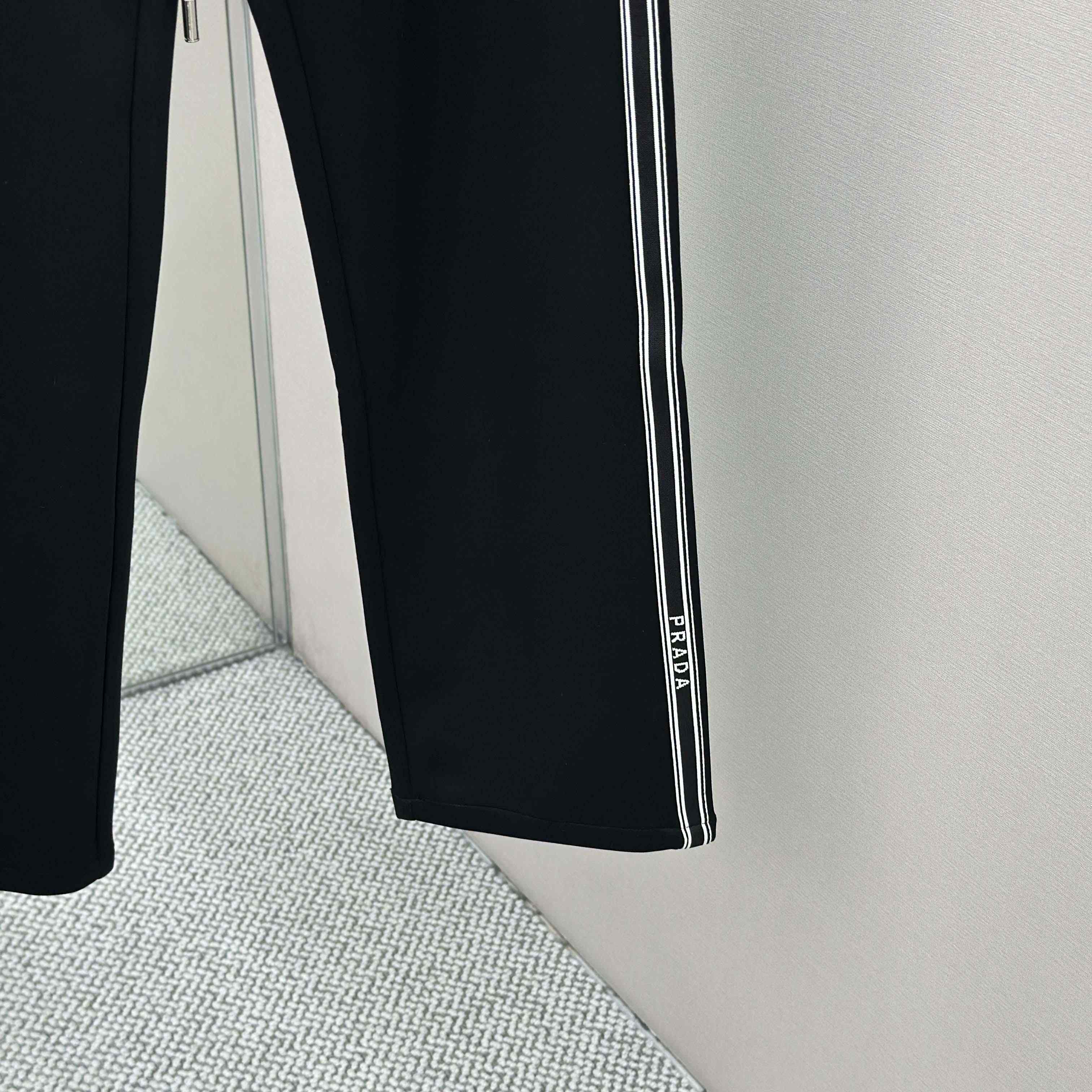 Prada Black Cotton Pants - FashionPlug