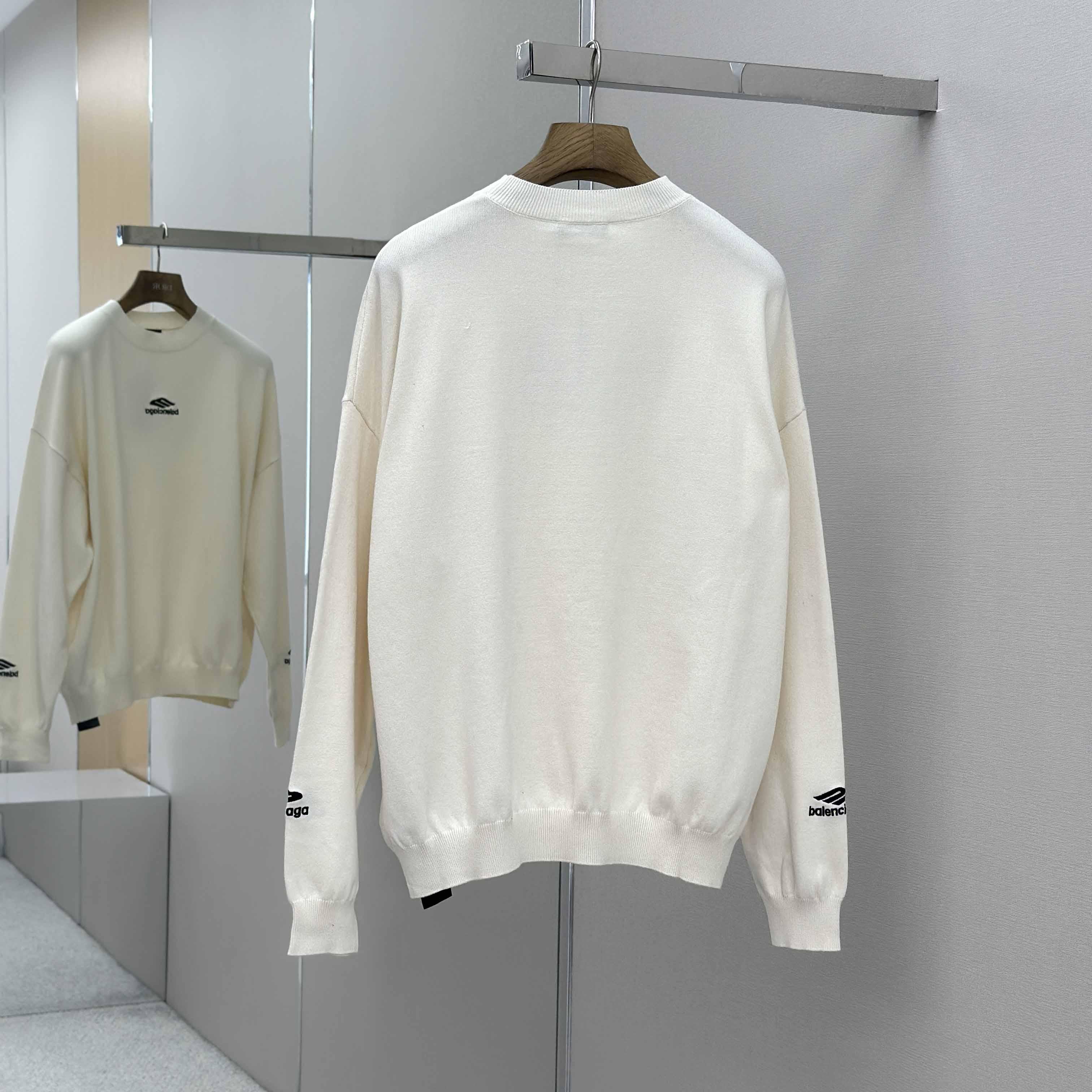 Balenciaga Ski Crewneck Sweater In White - FashionPlug