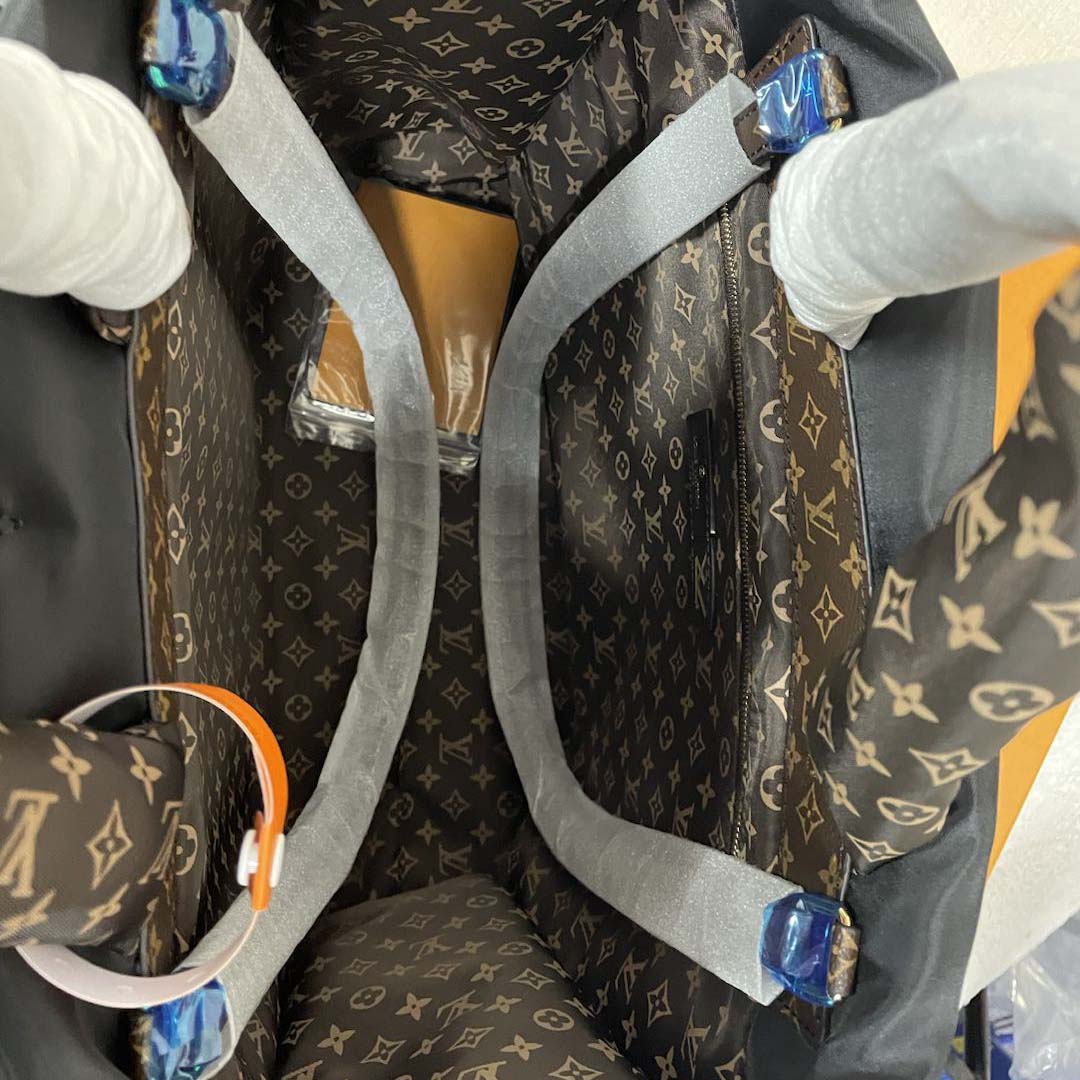 Louis Vuitton Monogram Giant Pillow OnTheGo MM   （41 x 34 x 19cm） - FashionPlug