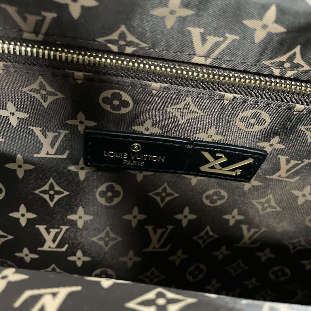 Louis Vuitton Monogram Giant Pillow OnTheGo MM   （41 x 34 x 19cm） - FashionPlug