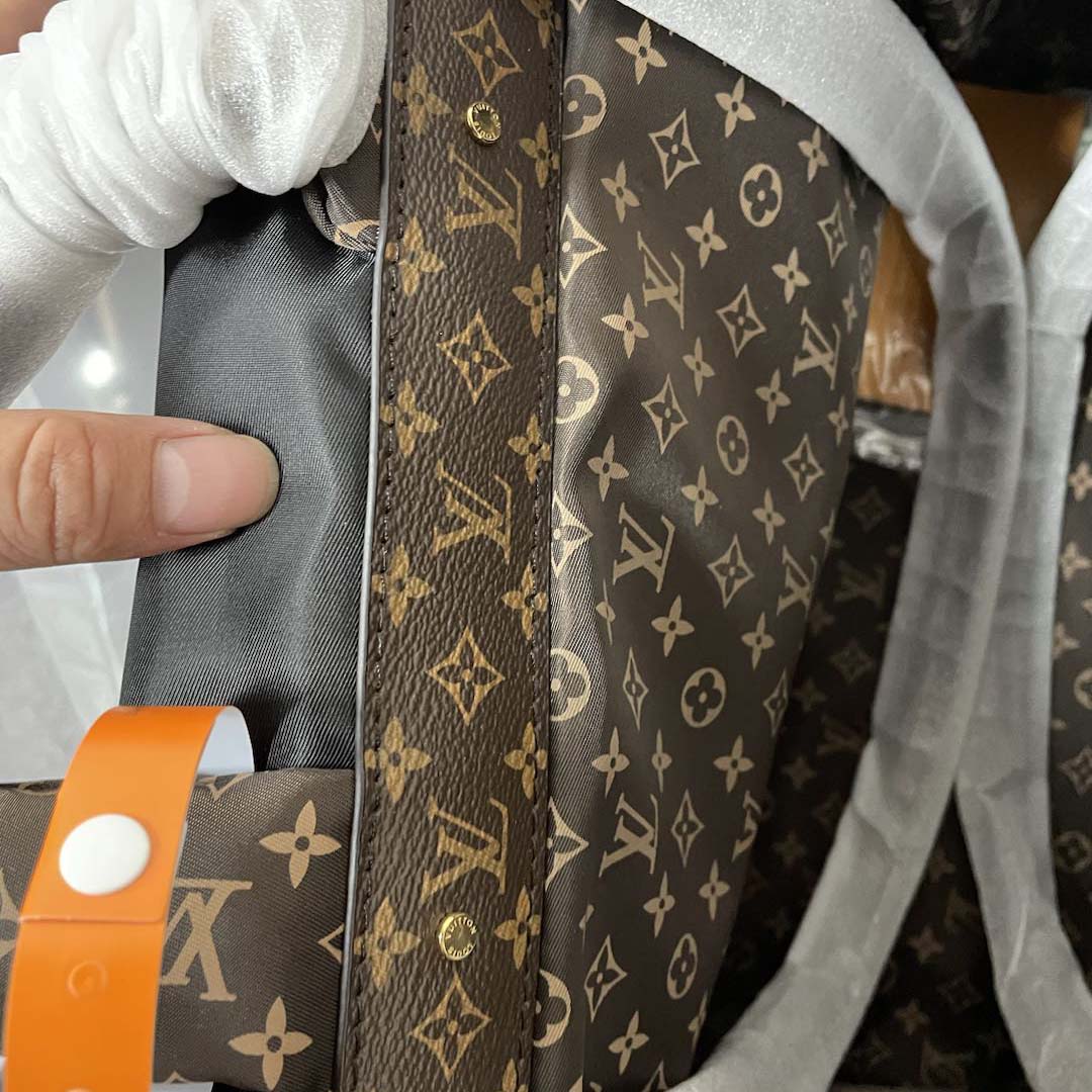 Louis Vuitton Monogram Giant Pillow OnTheGo MM   （41 x 34 x 19cm） - FashionPlug