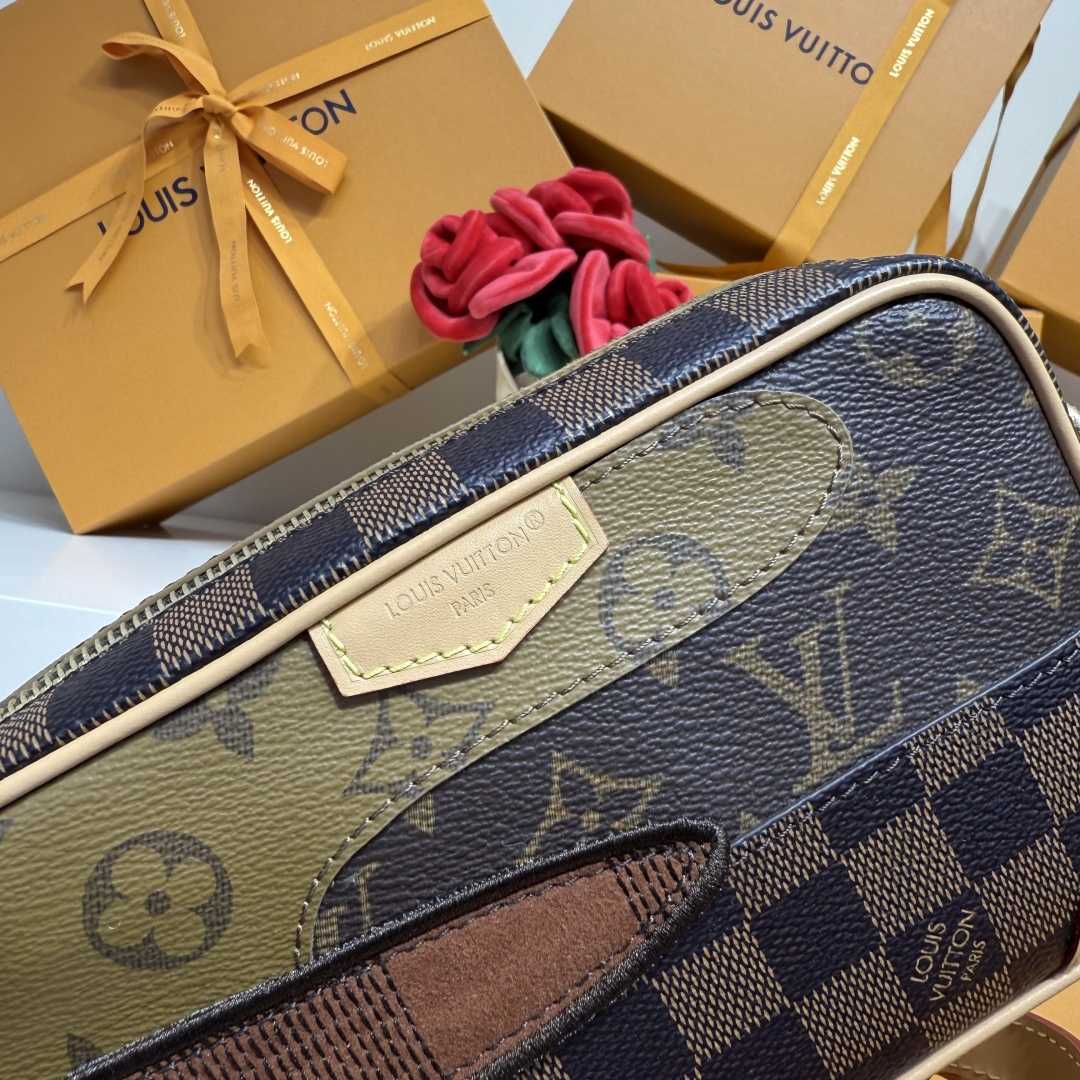 Louis Vuitton Trocadéro Wearable Wallet     M26020 - FashionPlug