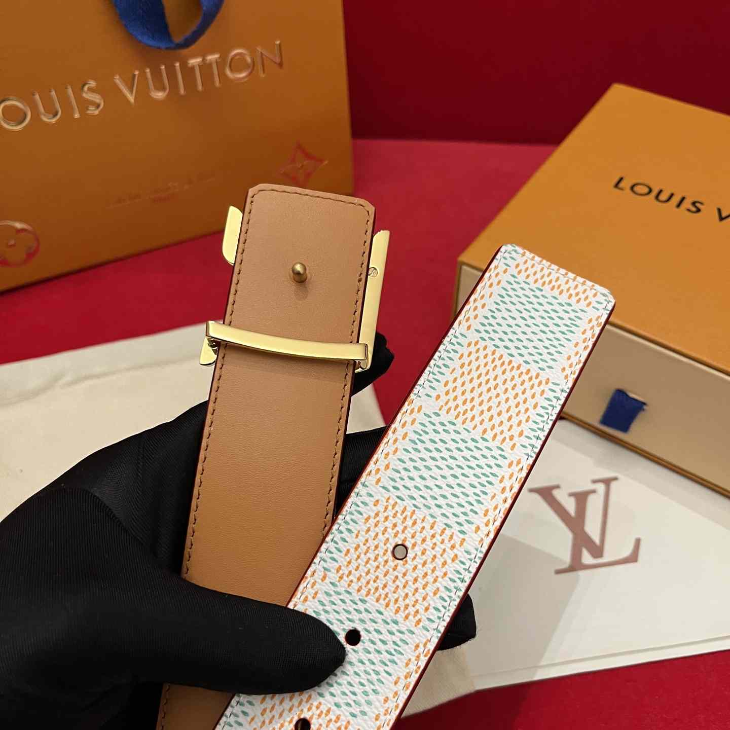 Louis Vuitton LV Initiales 40mm Reversible Belt  - FashionPlug