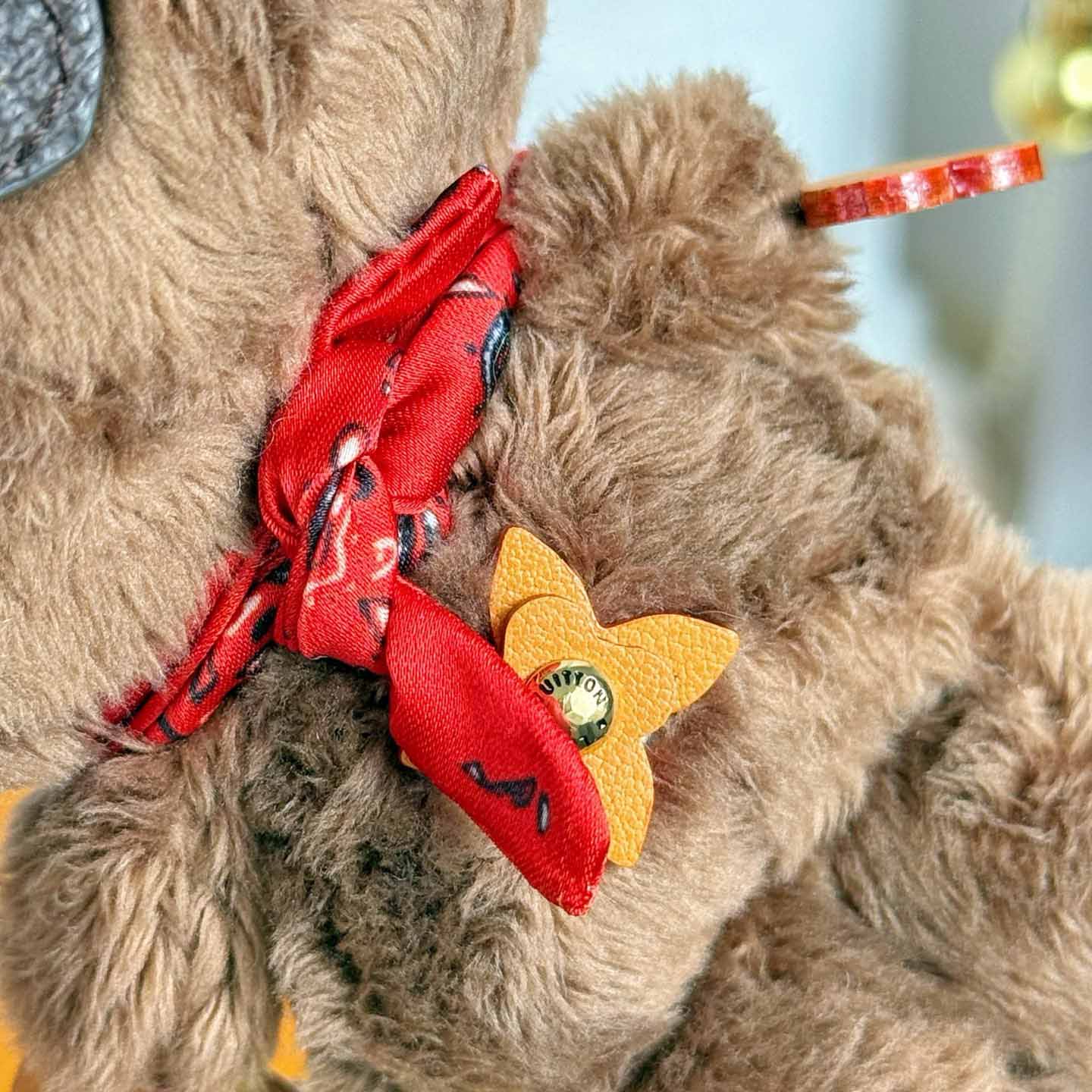 Louis Vuitton LV Louis Bear Bag Charm   M03176 - FashionPlug