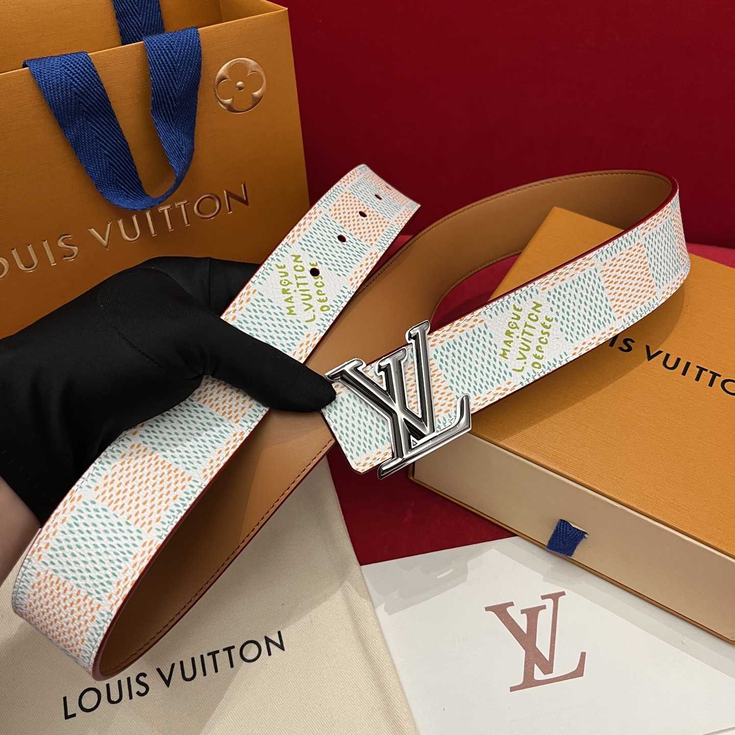 Louis Vuitton LV Initiales 40mm Reversible Belt  - FashionPlug