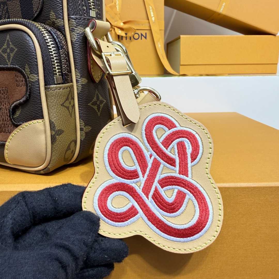 Louis Vuitton Nil   M26068 - FashionPlug