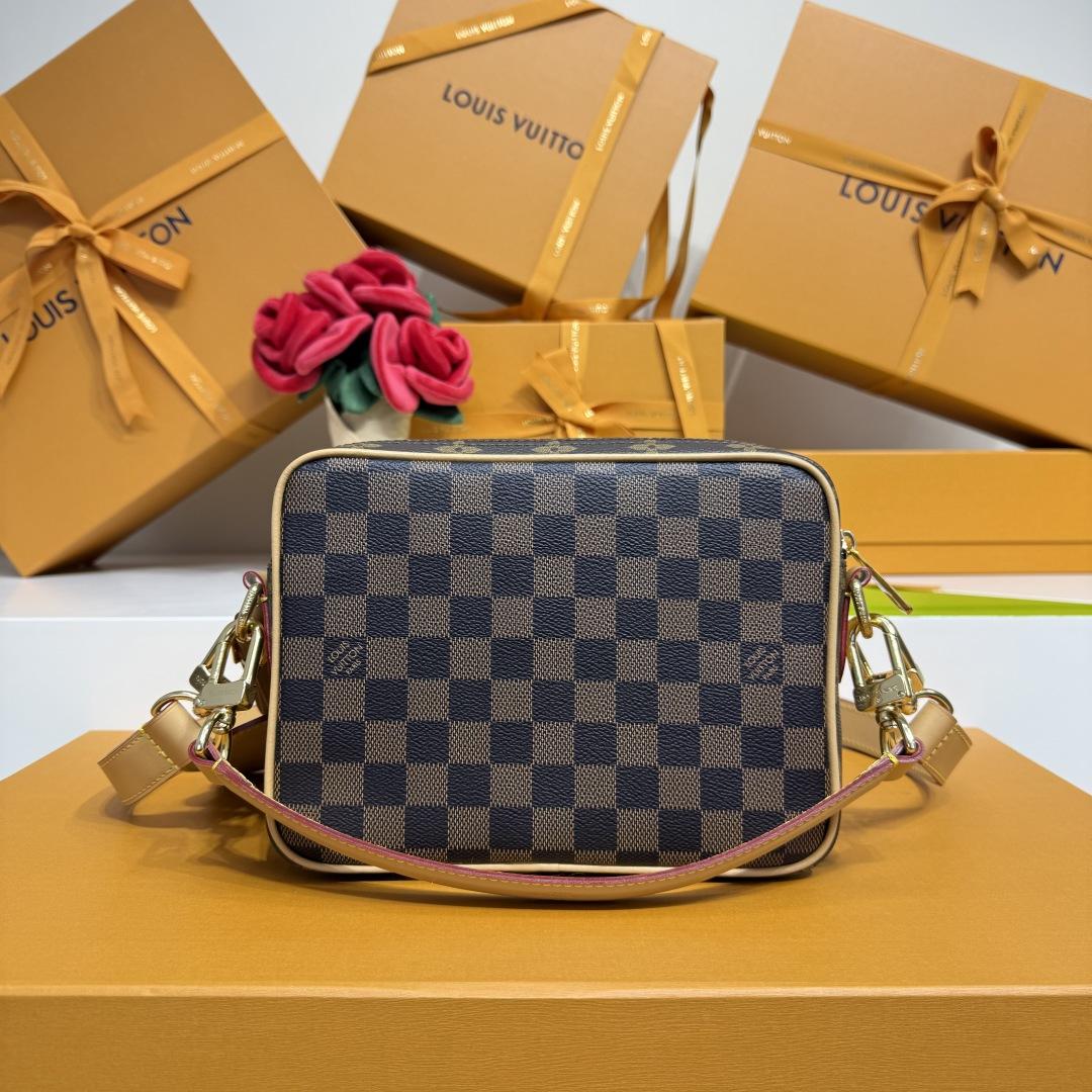 Louis Vuitton Nil   M26068 - FashionPlug