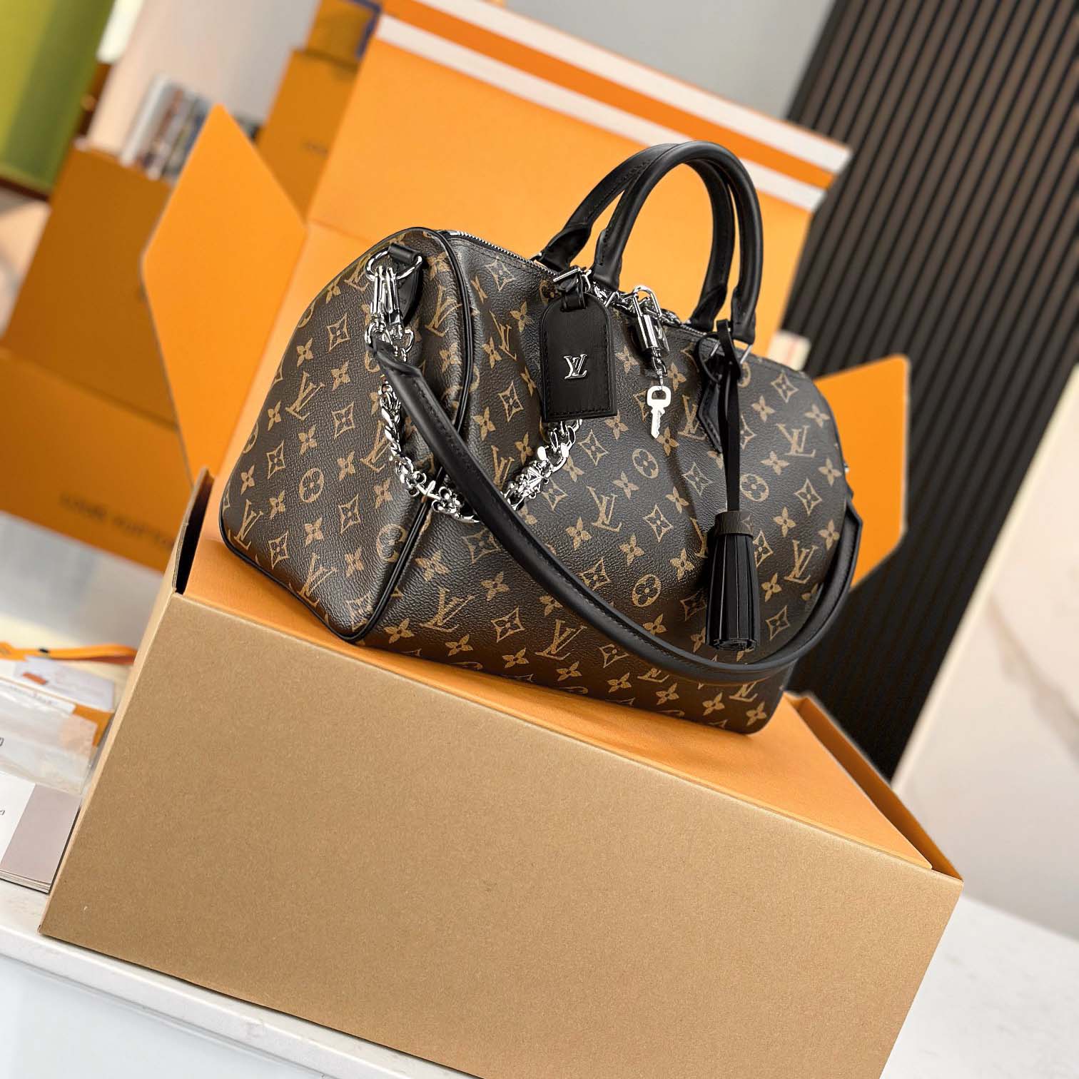 Louis Vuitton Speedy Soft 30 Dark   M12243 - FashionPlug
