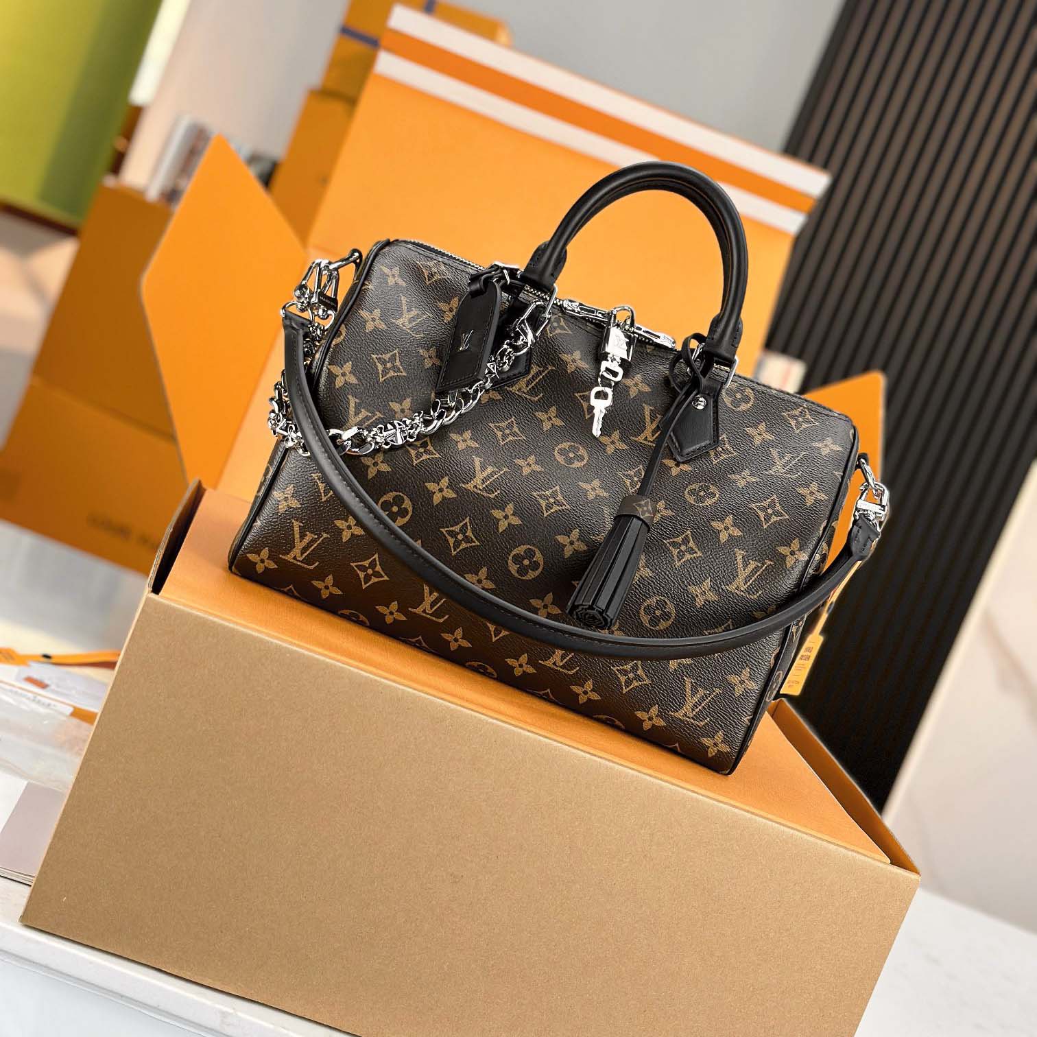 Louis Vuitton Speedy Soft 30 Dark   M12243 - FashionPlug