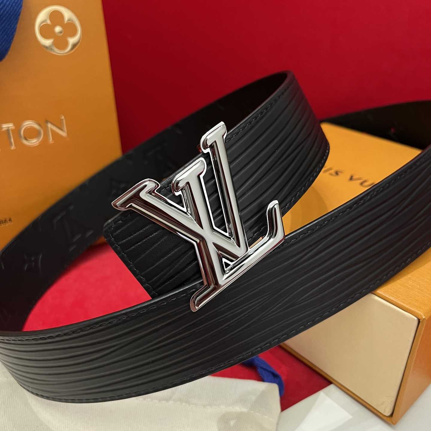 Louis Vuitton Reversible Belt  4cm - FashionPlug