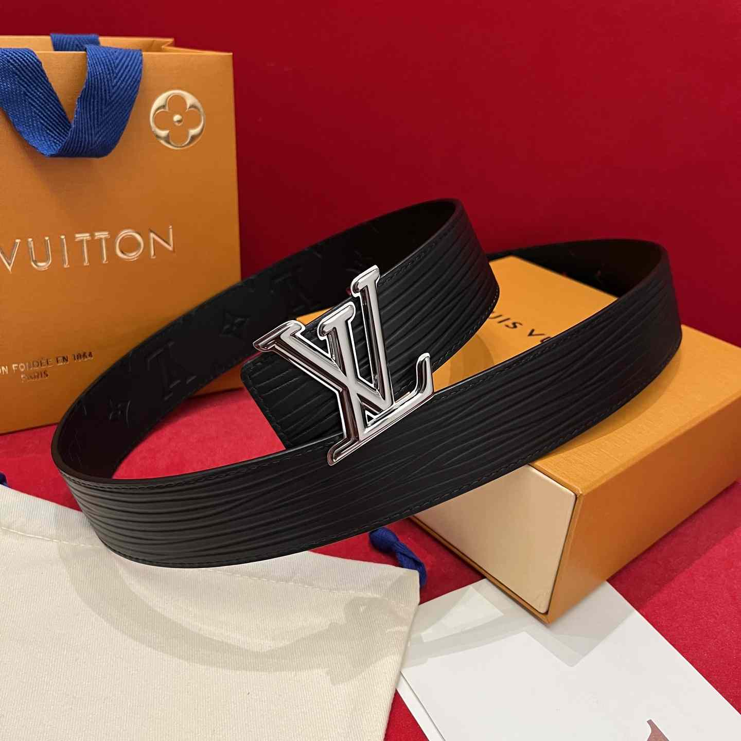 Louis Vuitton Reversible Belt  4cm - FashionPlug
