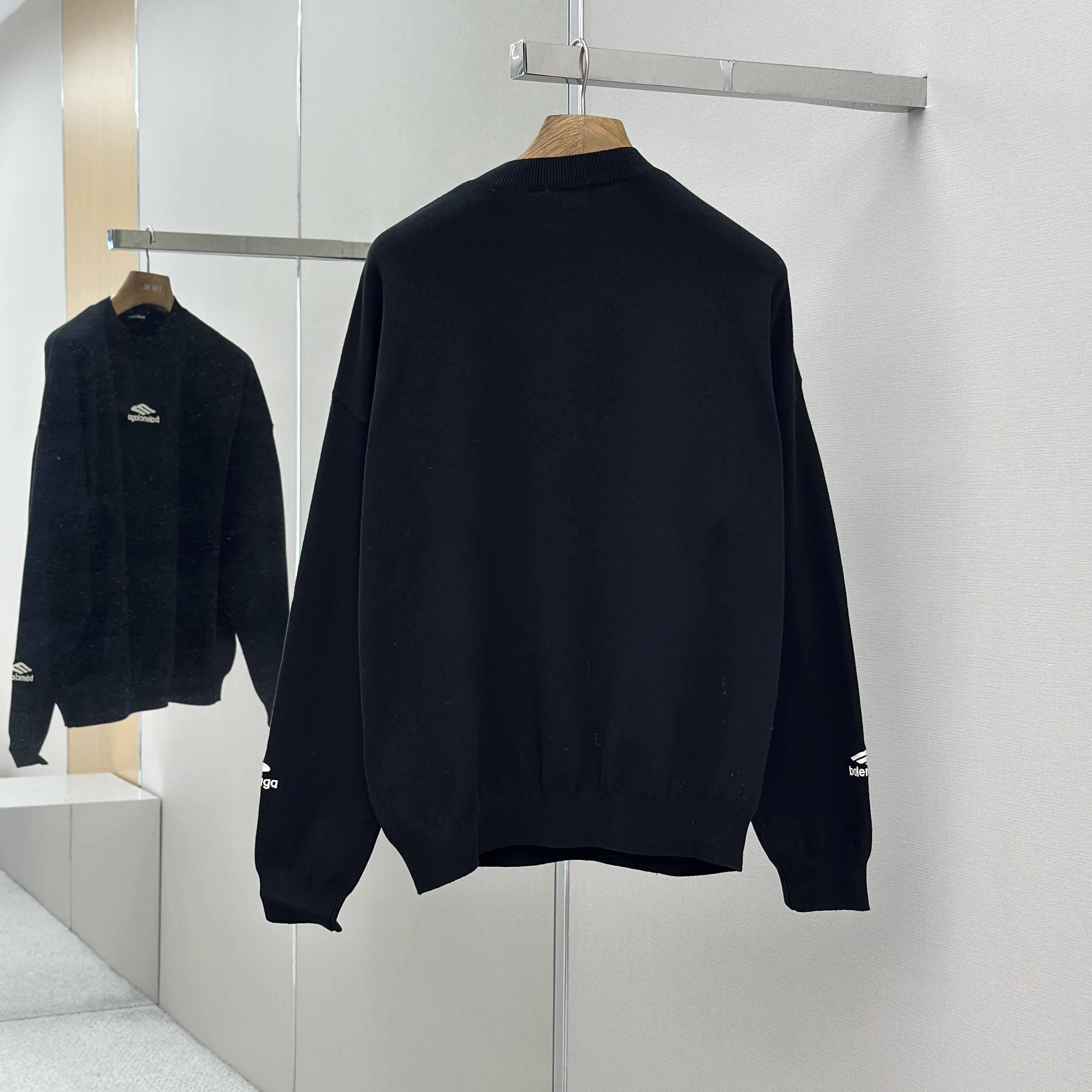 Balenciaga Ski Crewneck Sweater In Black - FashionPlug