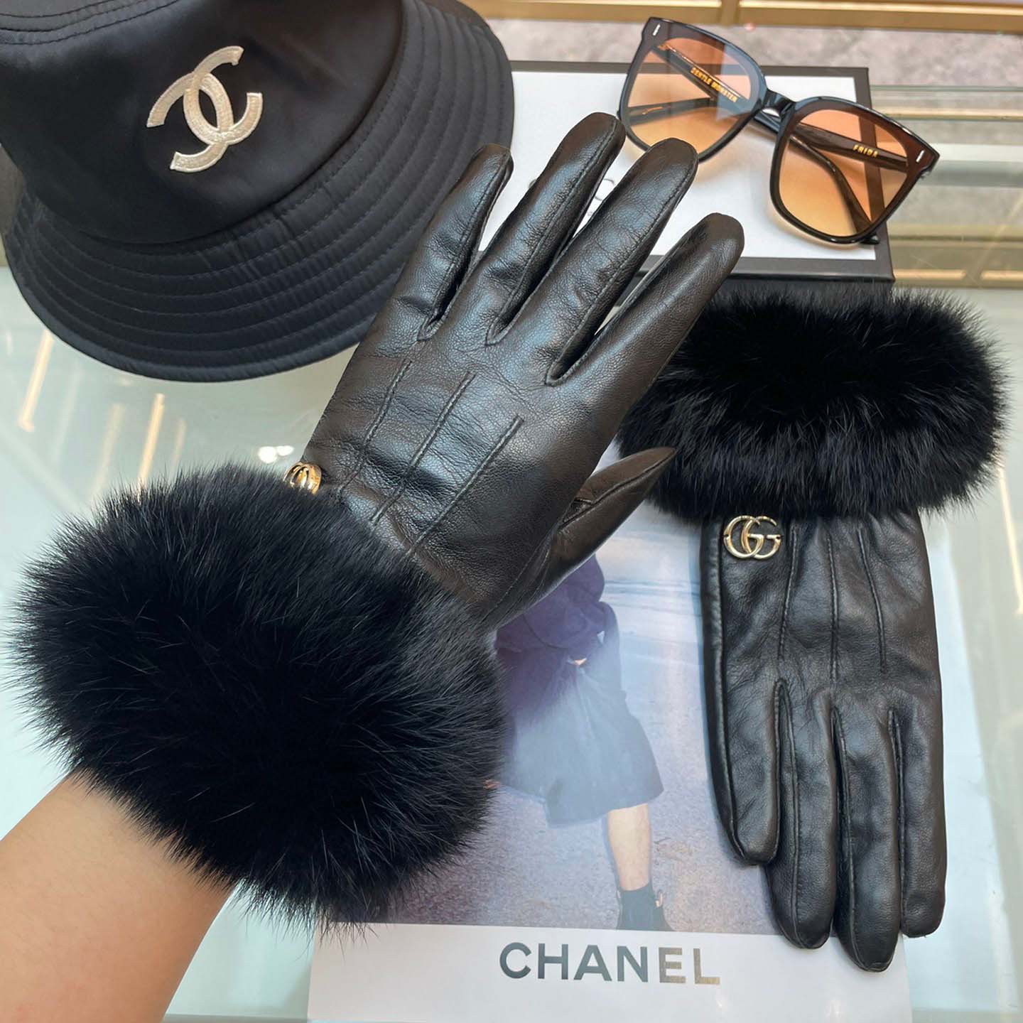 Gucci Women's Gloves - FashionPlug
