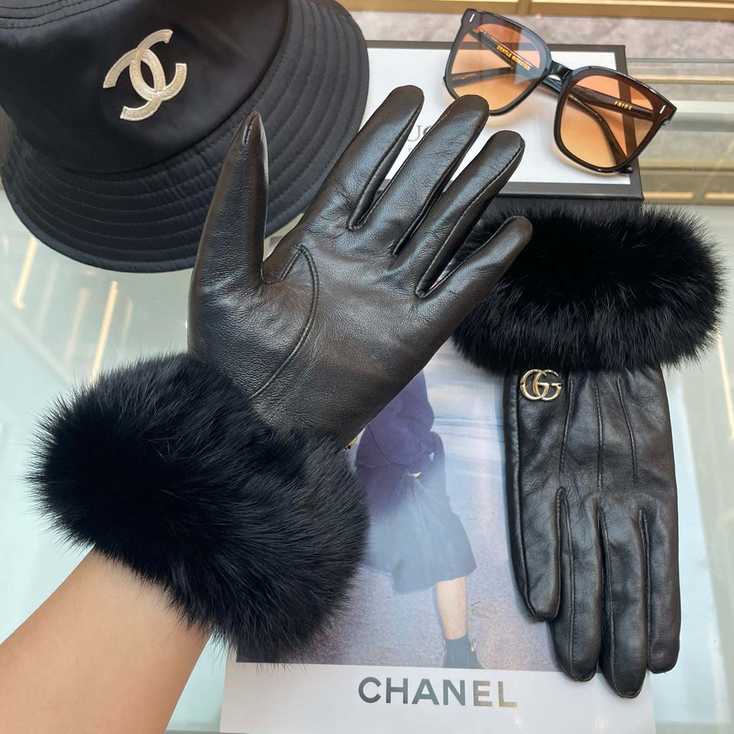 Gucci Women's Gloves - FashionPlug