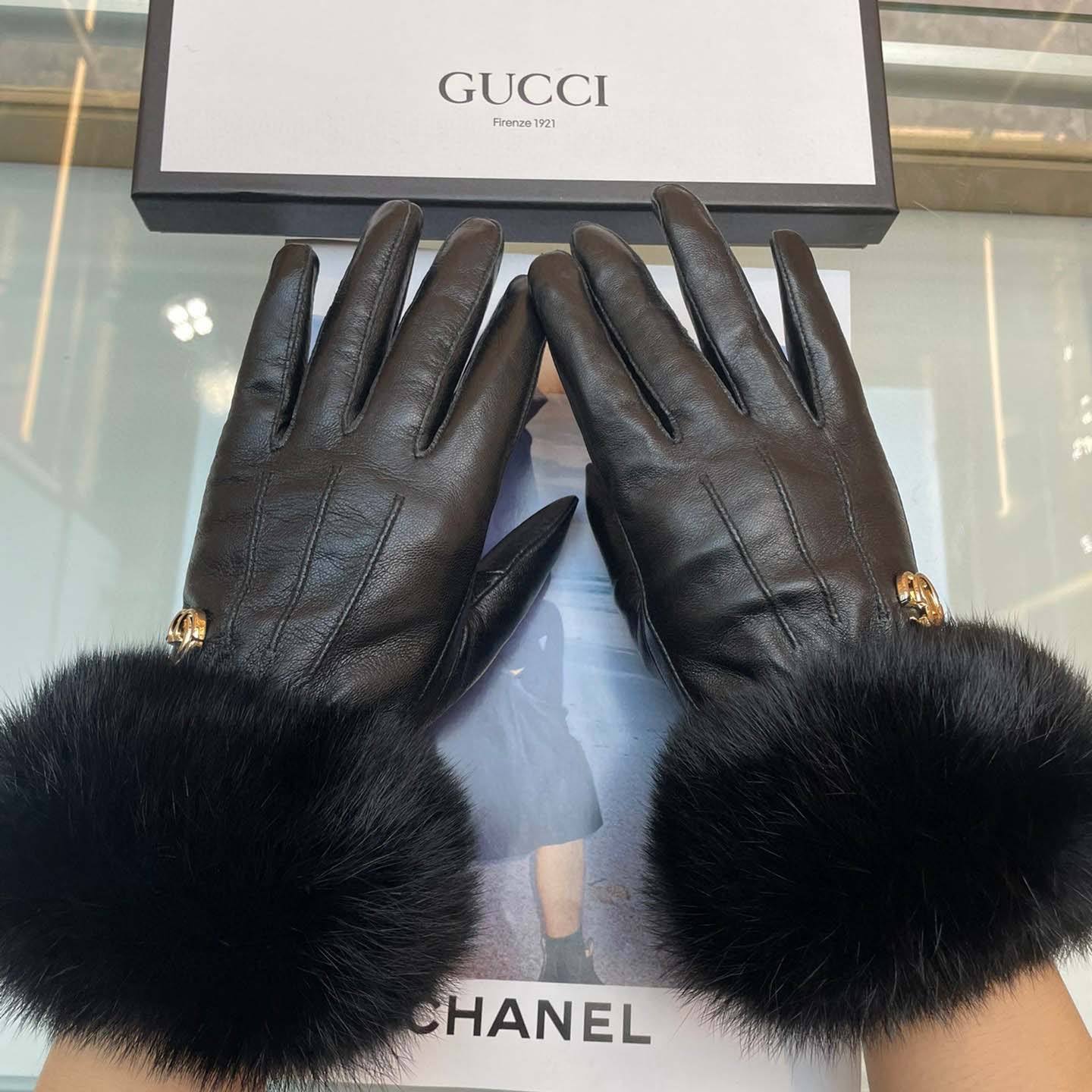 Gucci Women's Gloves - FashionPlug