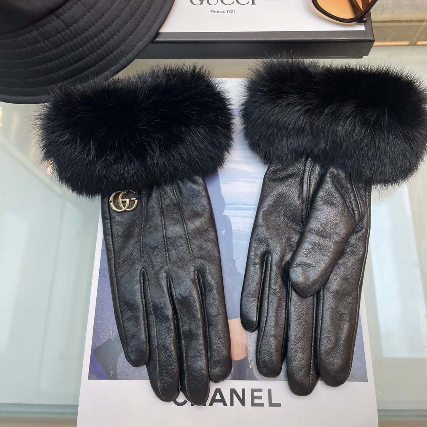 Gucci Women's Gloves - FashionPlug