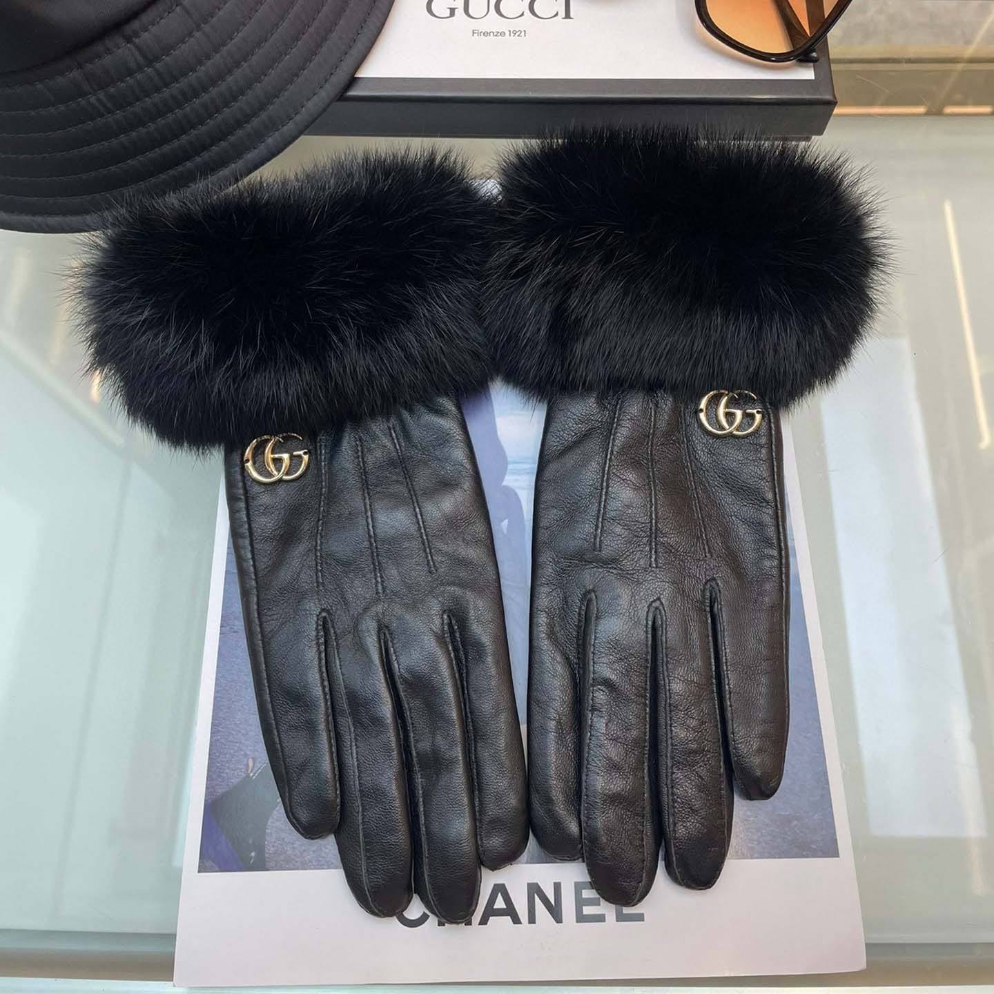 Gucci Women's Gloves - FashionPlug