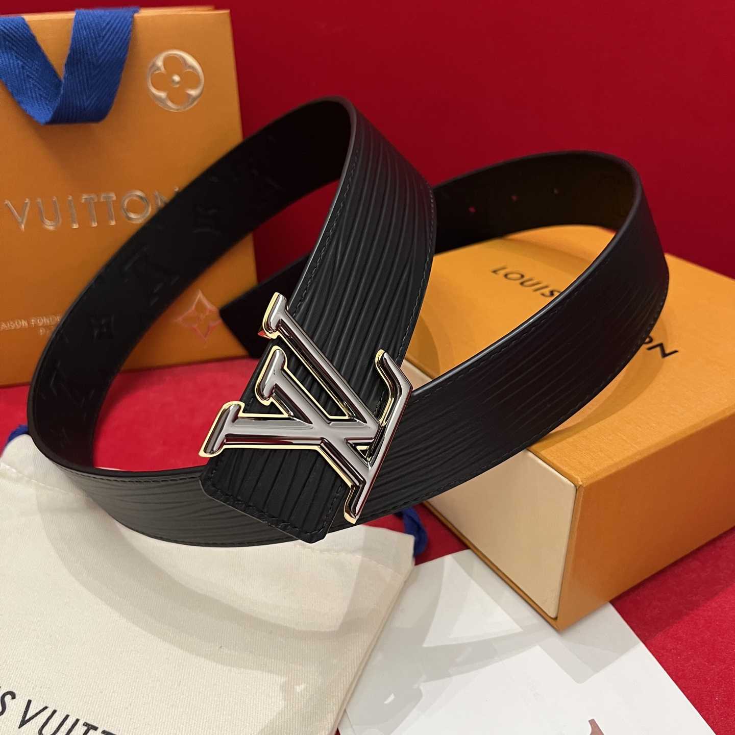 Louis Vuitton Reversible Belt  4cm - FashionPlug