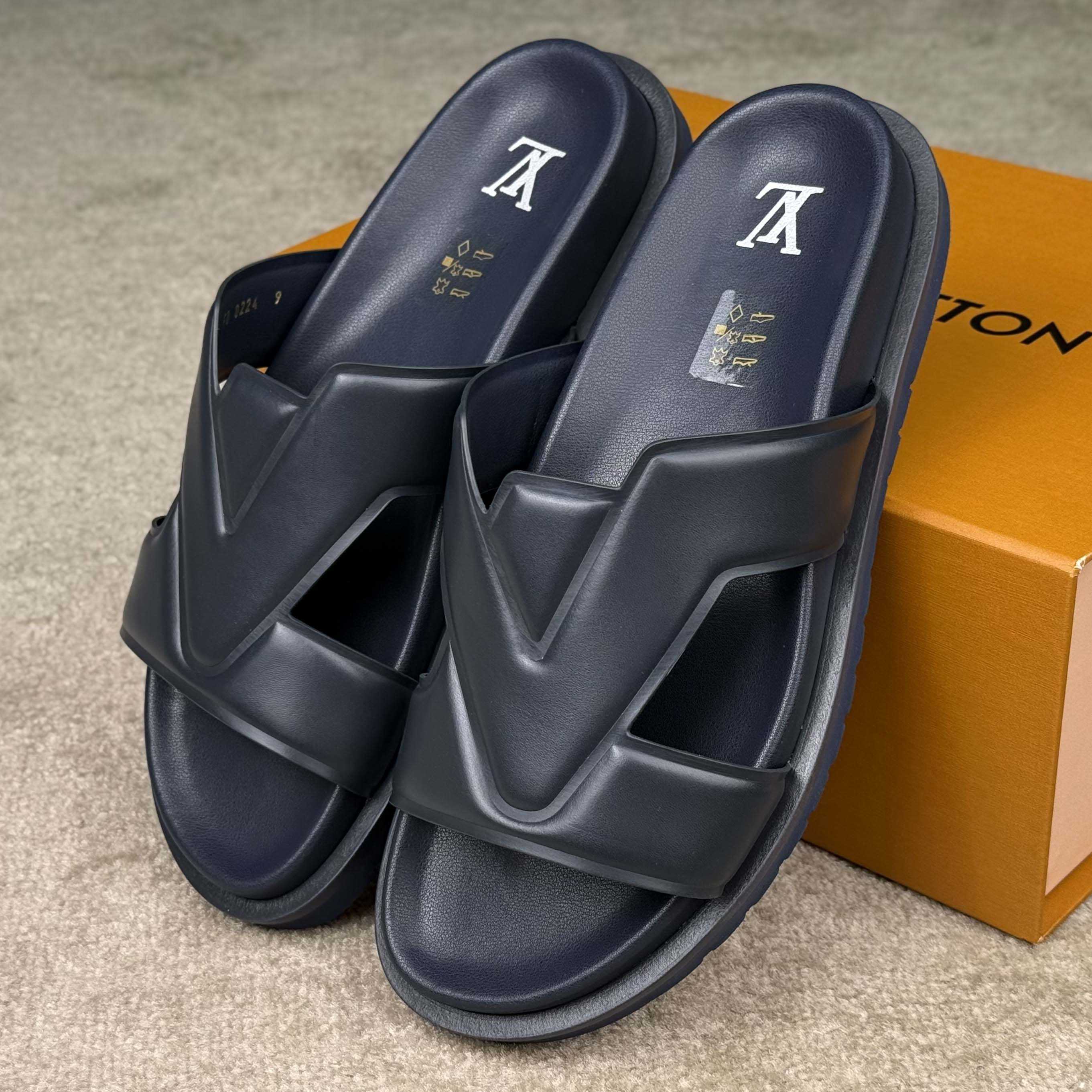 Louis Vuitton LV Oasis Mule   1ADGN3 - FashionPlug