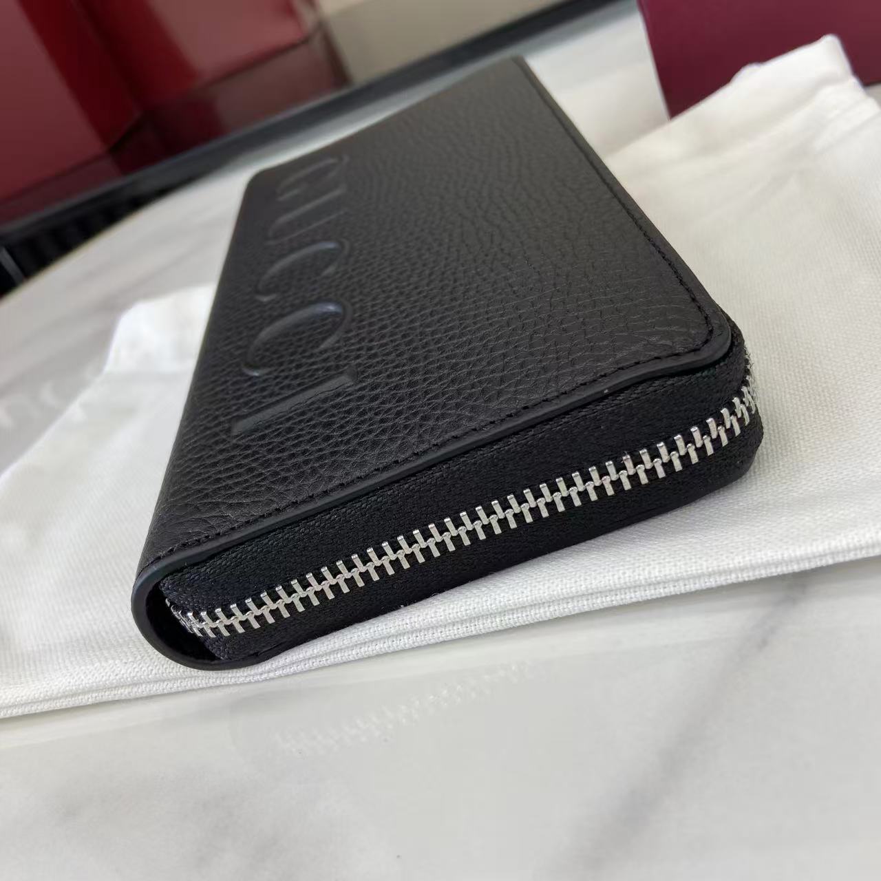 Gucci Zip Around Wallet With Logo - FashionPlug
