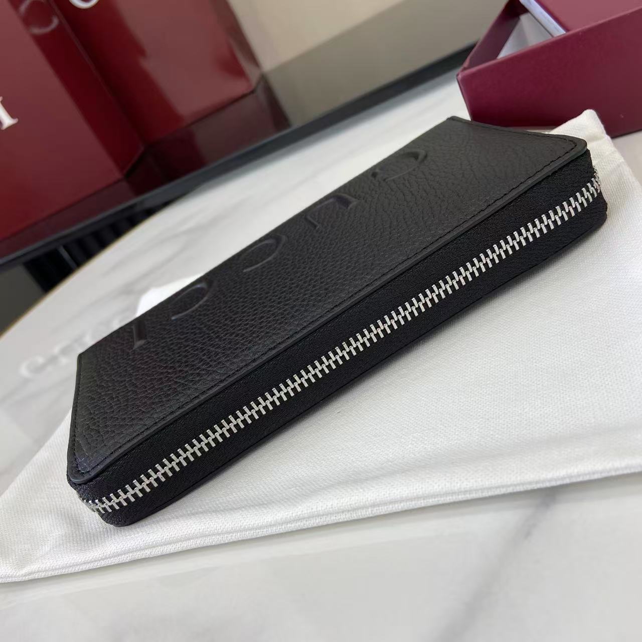 Gucci Zip Around Wallet With Logo - FashionPlug