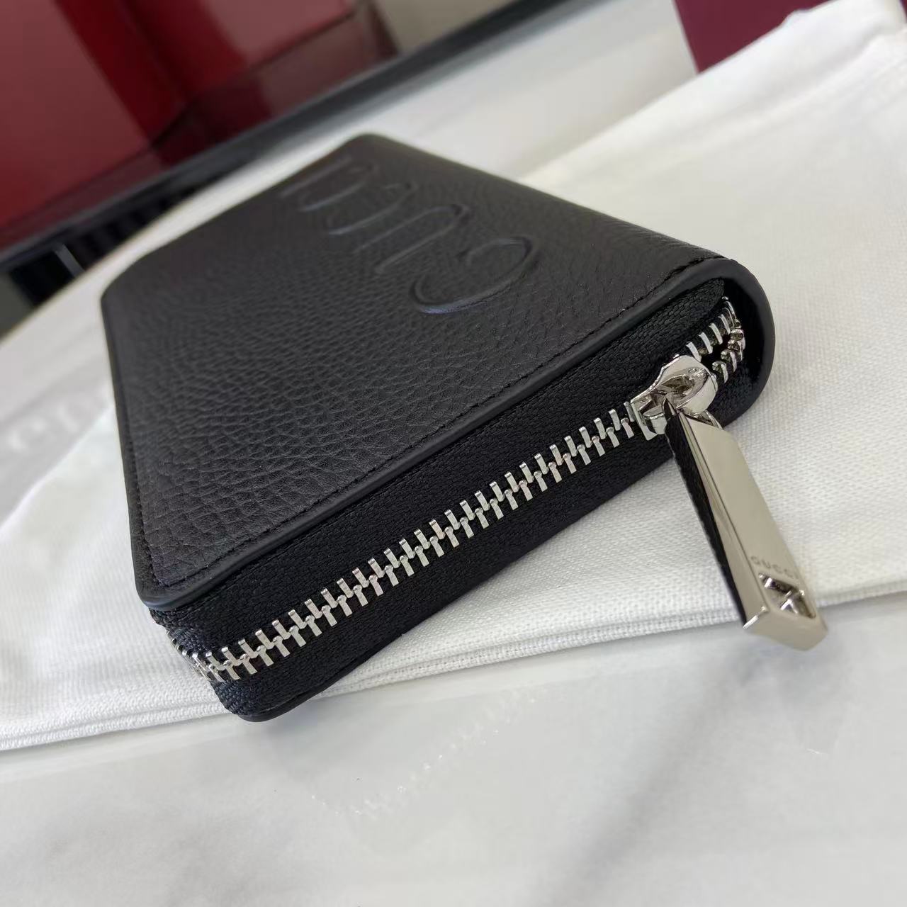 Gucci Zip Around Wallet With Logo - FashionPlug