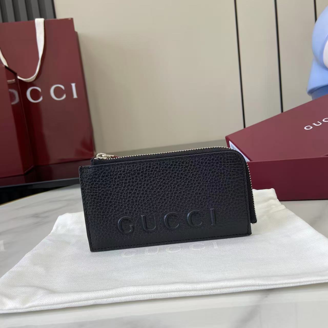 Gucci Zip Card Case With Logo - FashionPlug