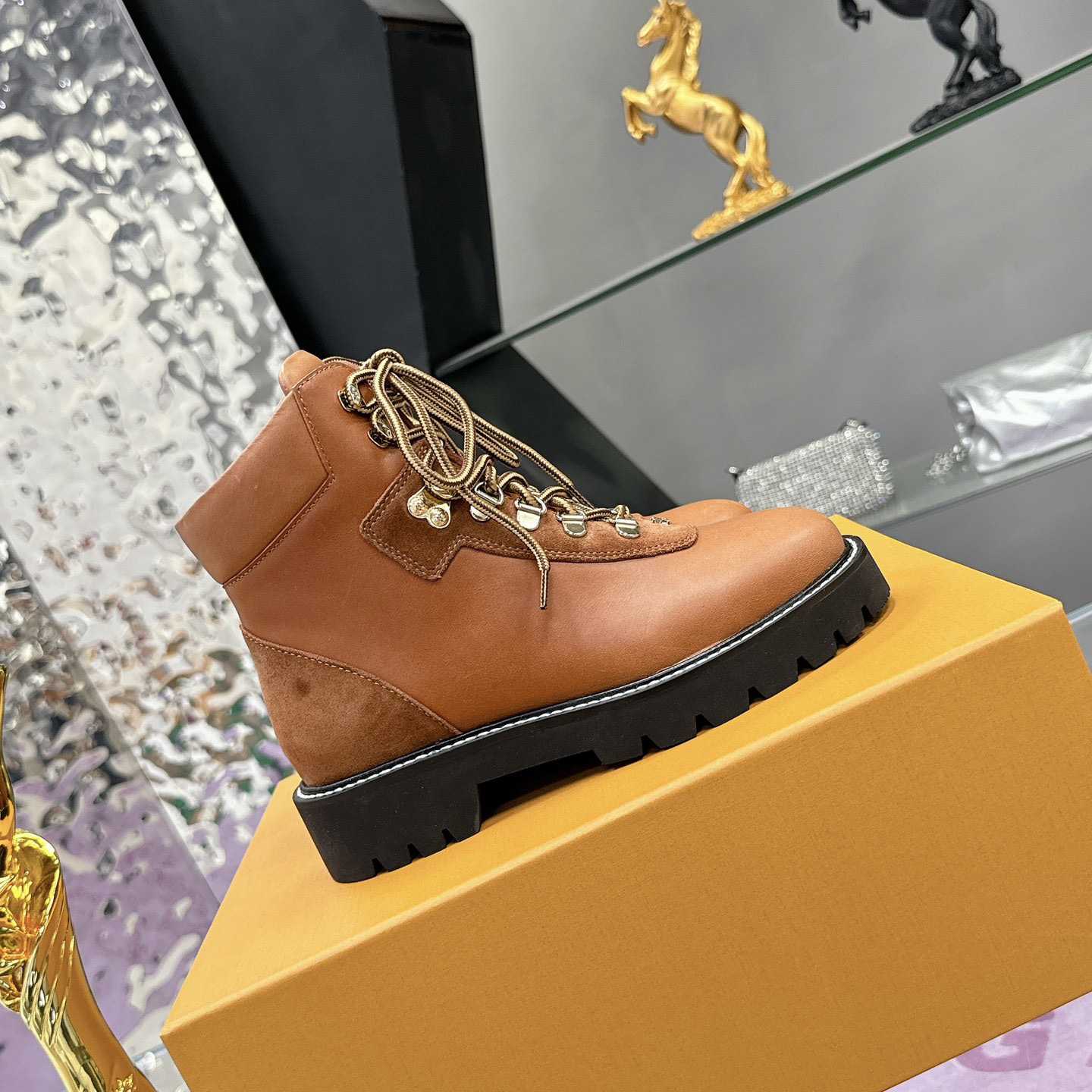 Louis Vuitton Territory Flat Ranger     1ACID8 - FashionPlug