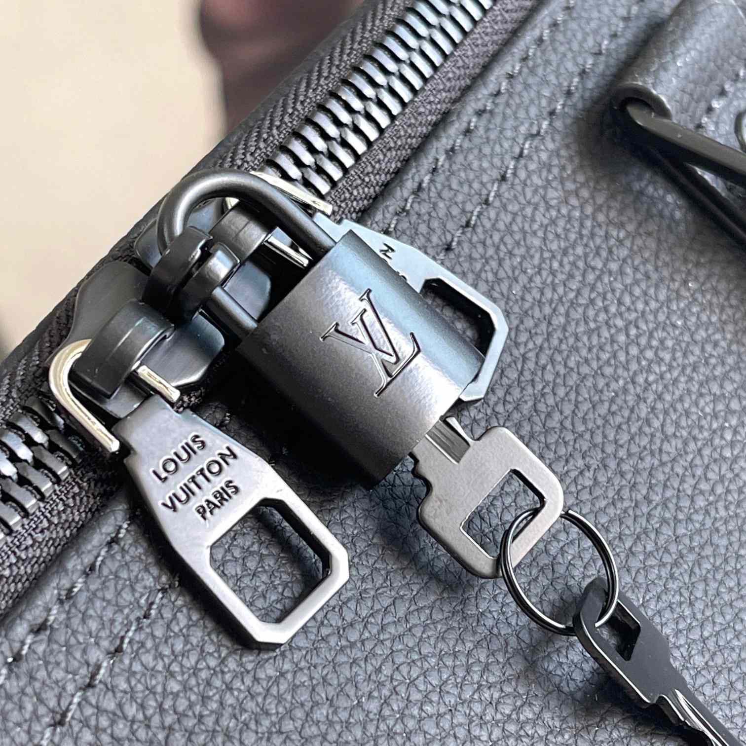 Louis Vuitton Keepall Bandoulière 50   M26118 - FashionPlug