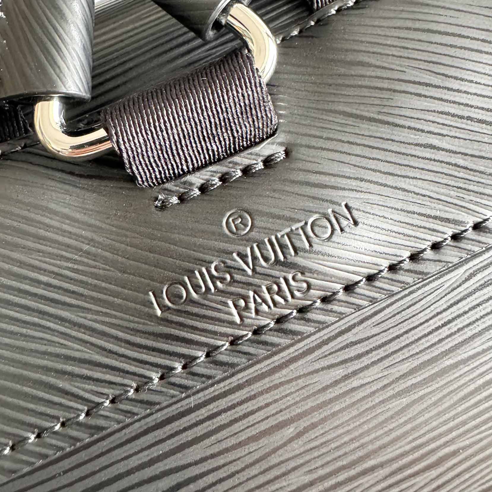 Louis Vuitton Christopher MM      M24326 - FashionPlug