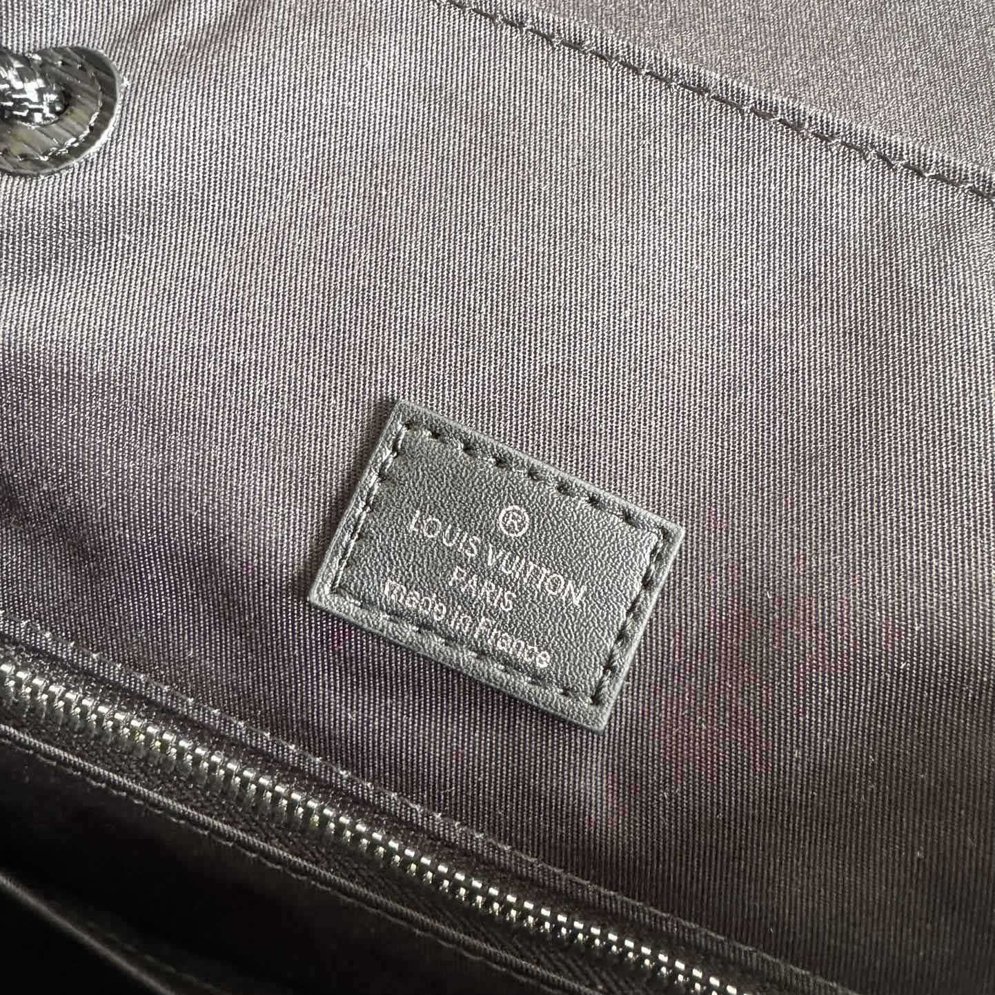 Louis Vuitton Christopher MM      M24326 - FashionPlug