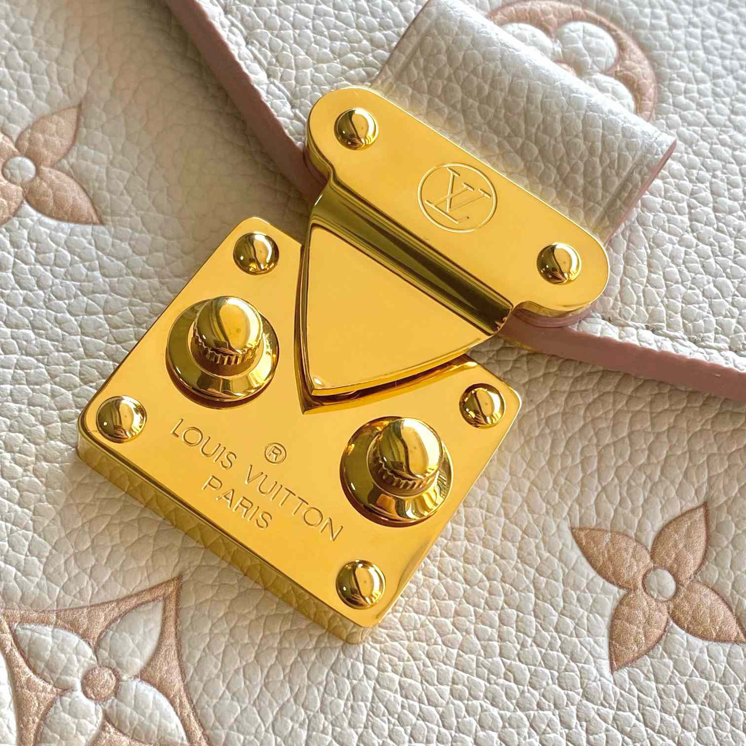 Louis Vuitton Pochette Métis   M14977 - FashionPlug