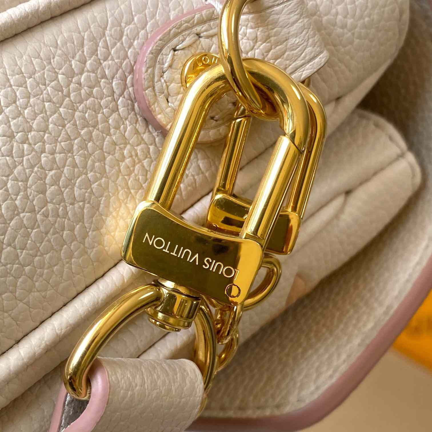 Louis Vuitton Pochette Métis   M14977 - FashionPlug