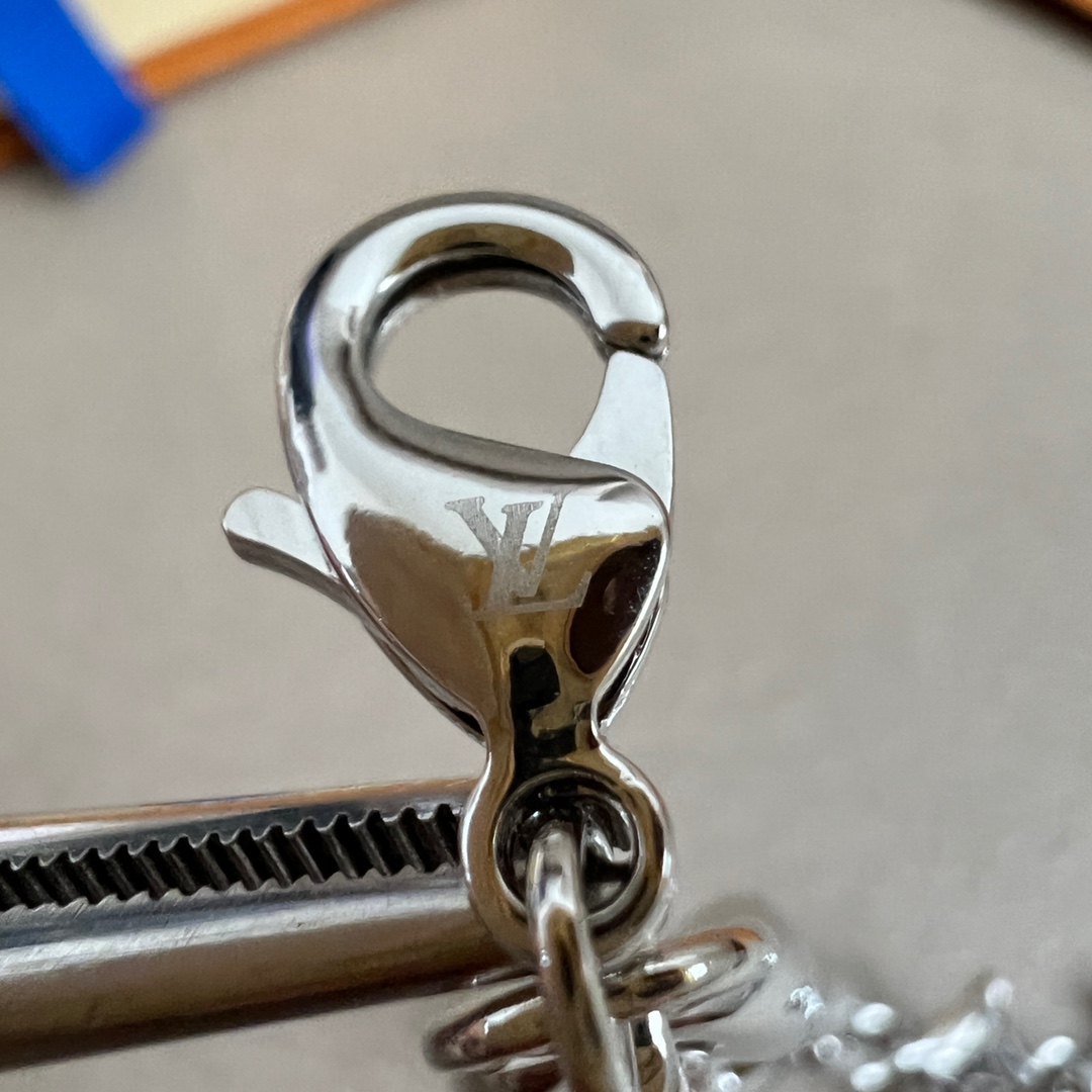 Louis Vuitton LV Sailor Medium Bracelet   M03187 - FashionPlug