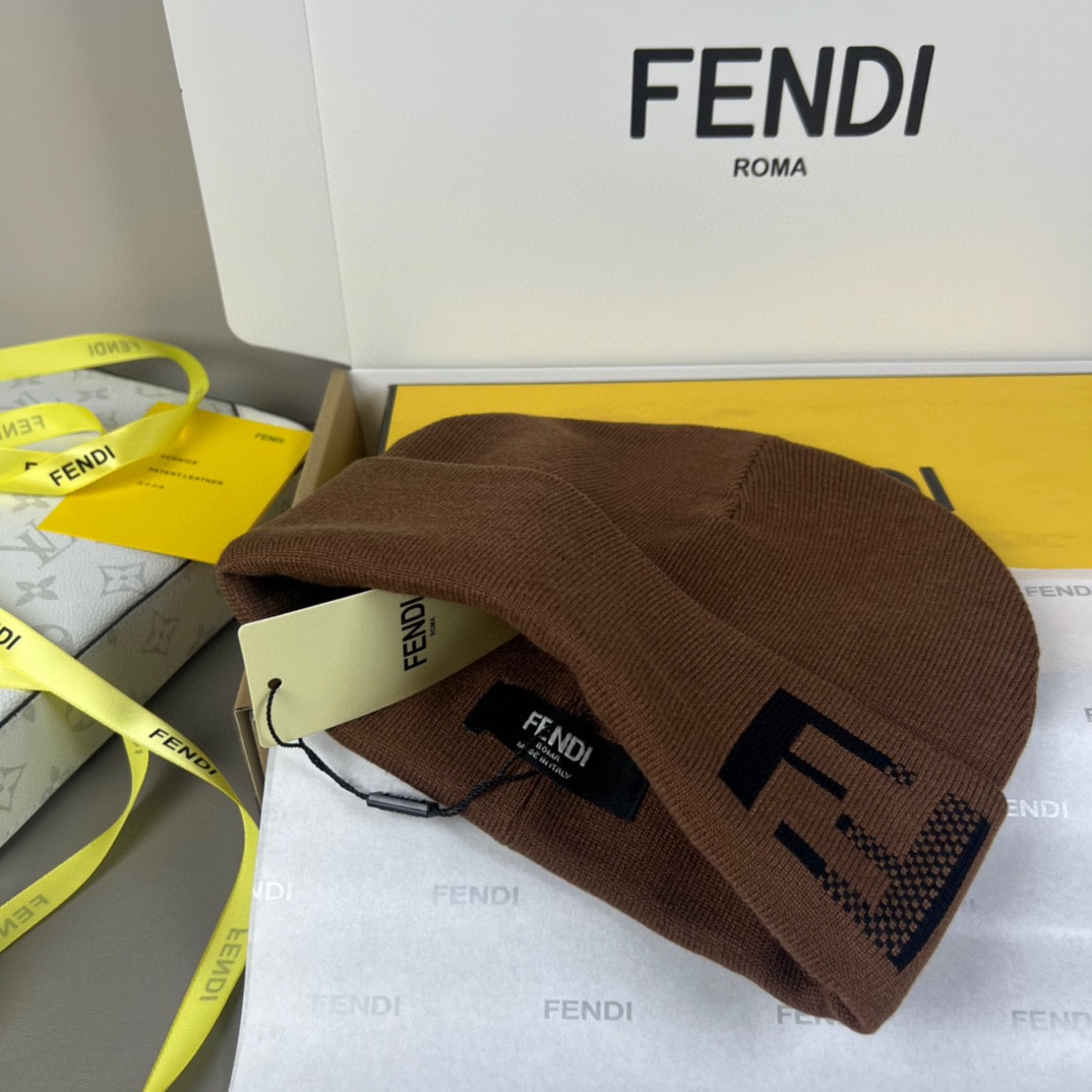 Fendi FF-jacquard Beanie - FashionPlug