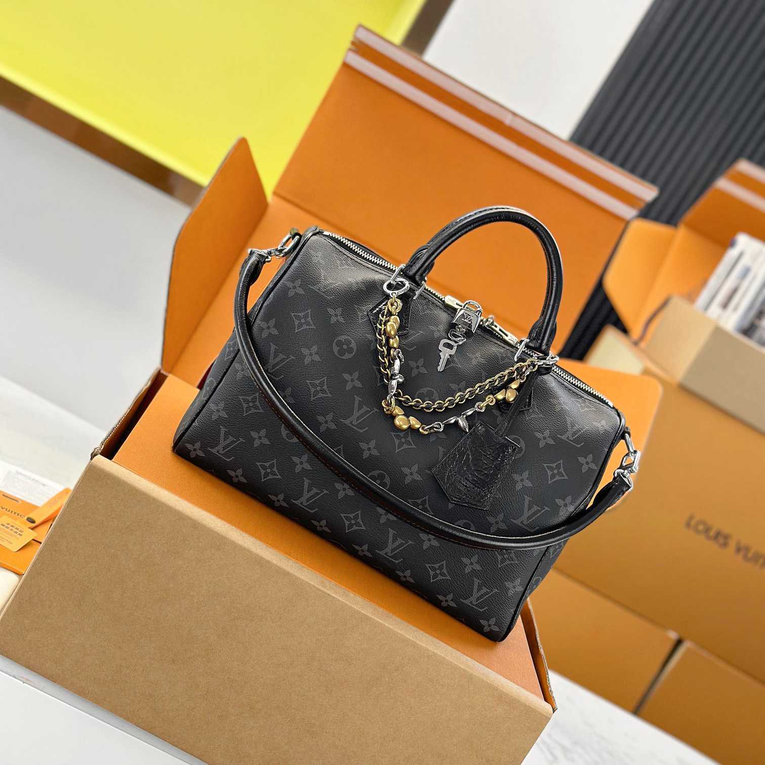 Louis Vuitton Speedy Soft 30   M15102 - FashionPlug