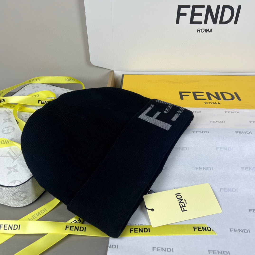 Fendi FF-jacquard Beanie - FashionPlug