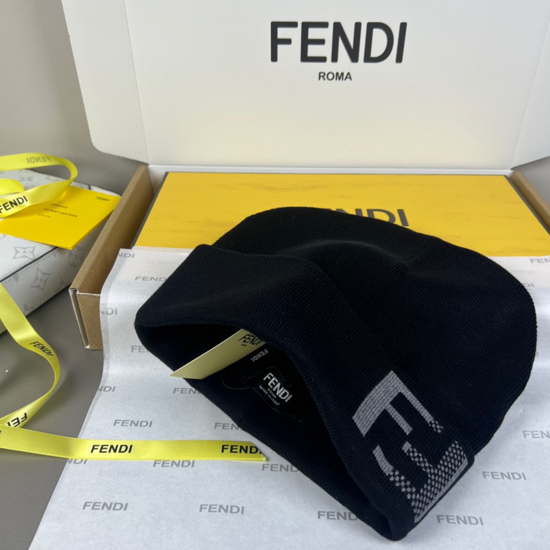 Fendi FF-jacquard Beanie - FashionPlug