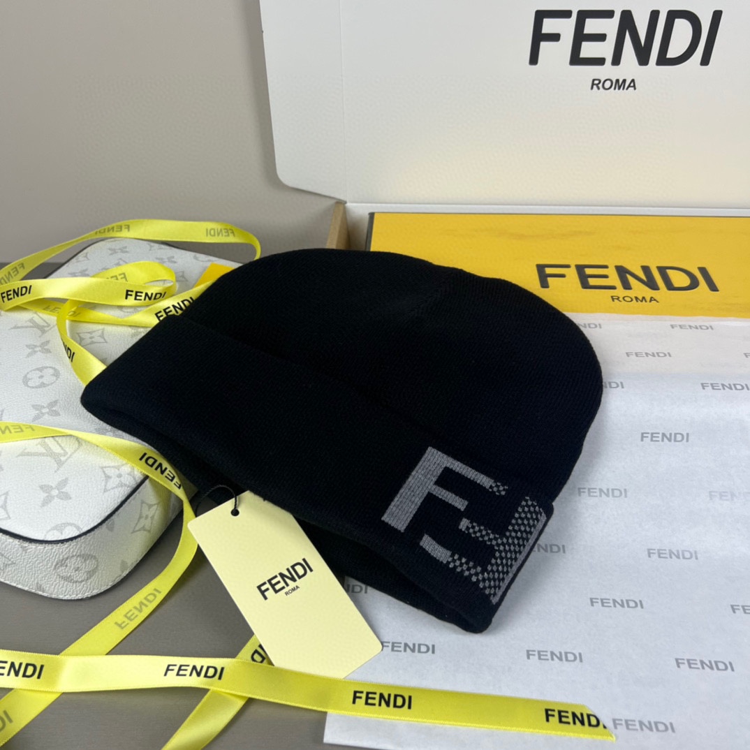 Fendi FF-jacquard Beanie - FashionPlug