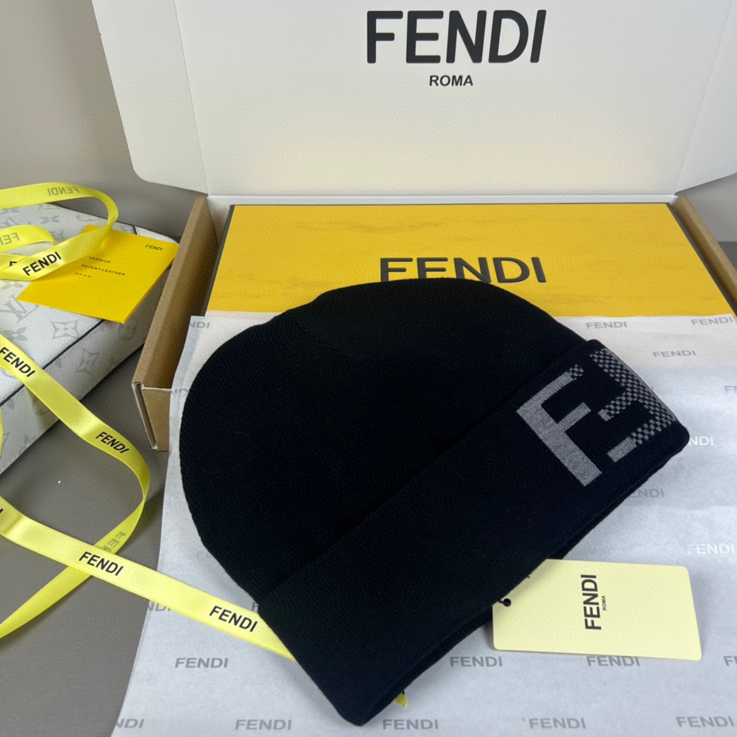 Fendi FF-jacquard Beanie - FashionPlug