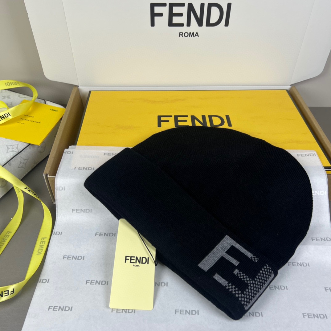 Fendi FF-jacquard Beanie - FashionPlug