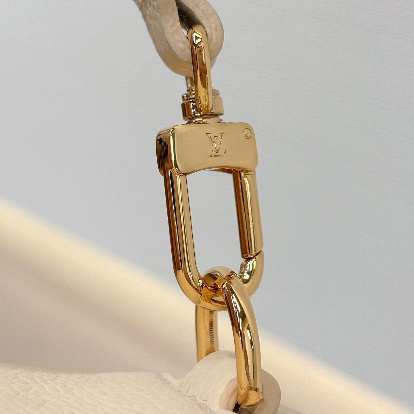 Louis Vuitton Tiny Camera Bag   M26509 - FashionPlug