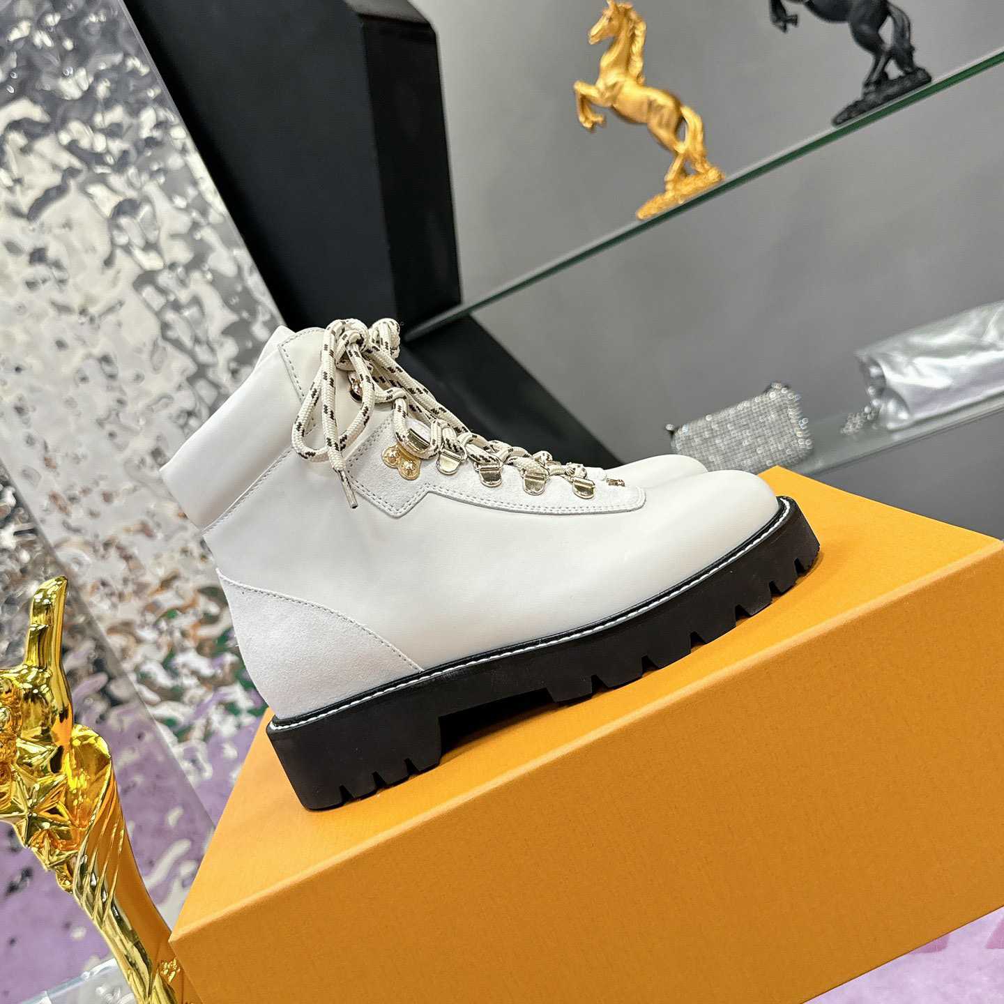 Louis Vuitton Territory Flat Ranger     1ACICS - FashionPlug