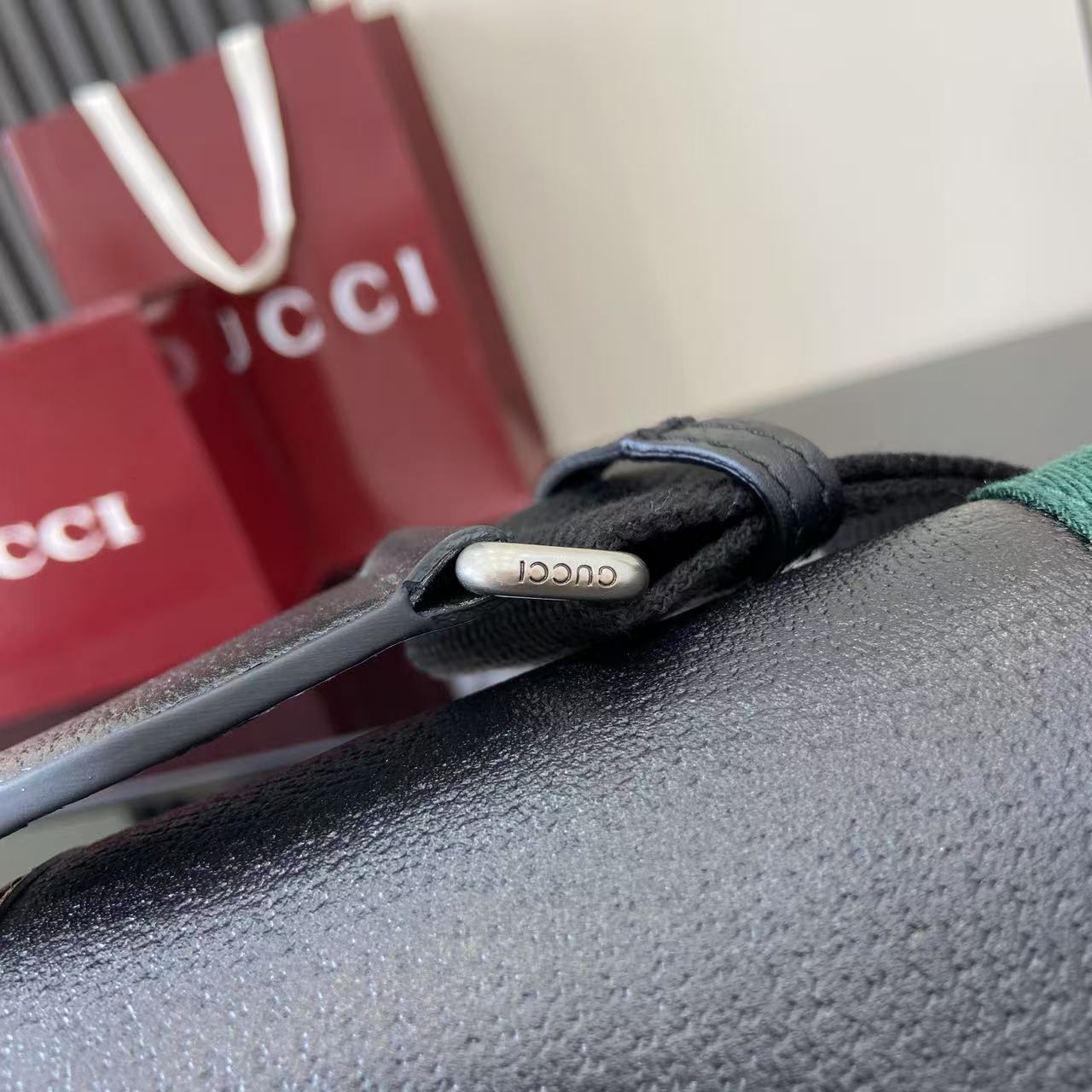 Gucci Ophidia Medium Messenger Bag - FashionPlug