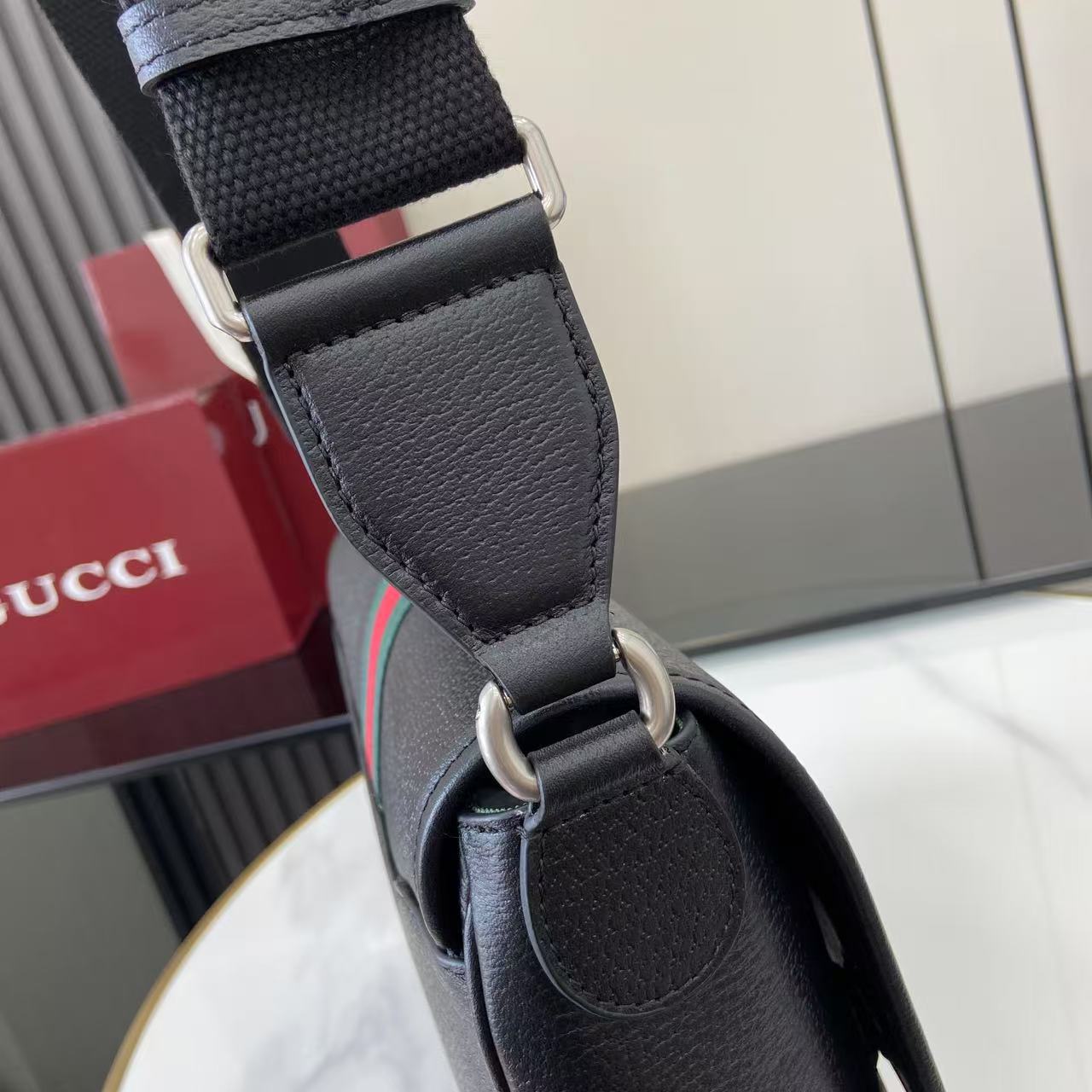 Gucci Ophidia Medium Messenger Bag - FashionPlug