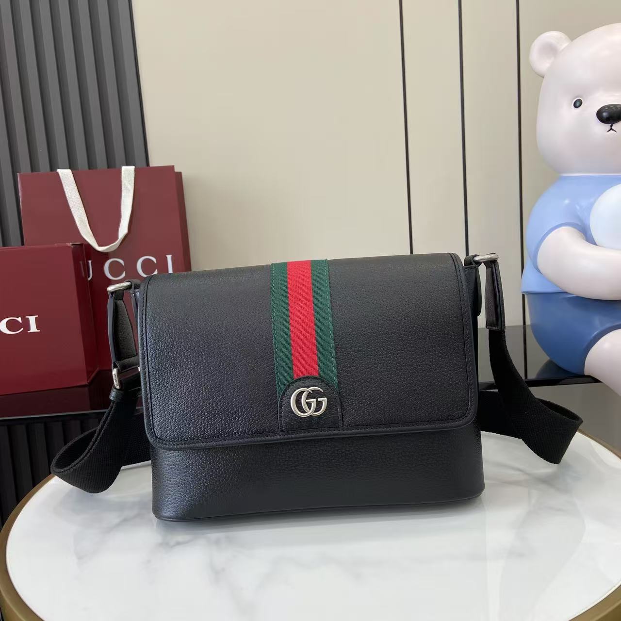 Gucci Ophidia Medium Messenger Bag - FashionPlug